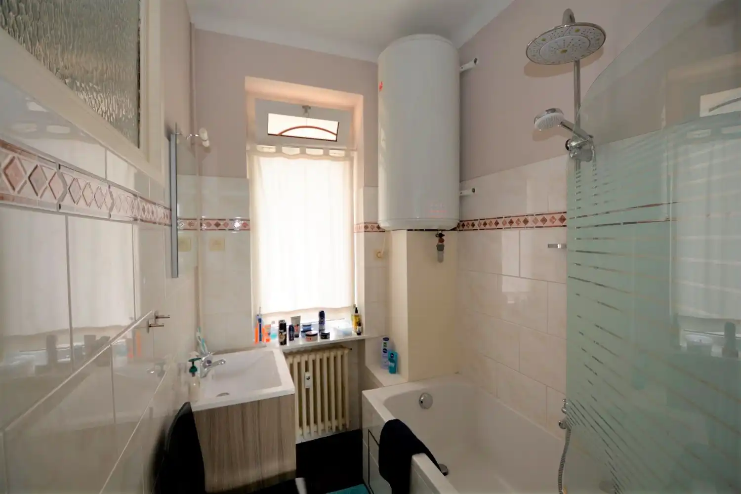 INSTAPKLAAR APPARTEMENT MET 2 SLK! foto 6