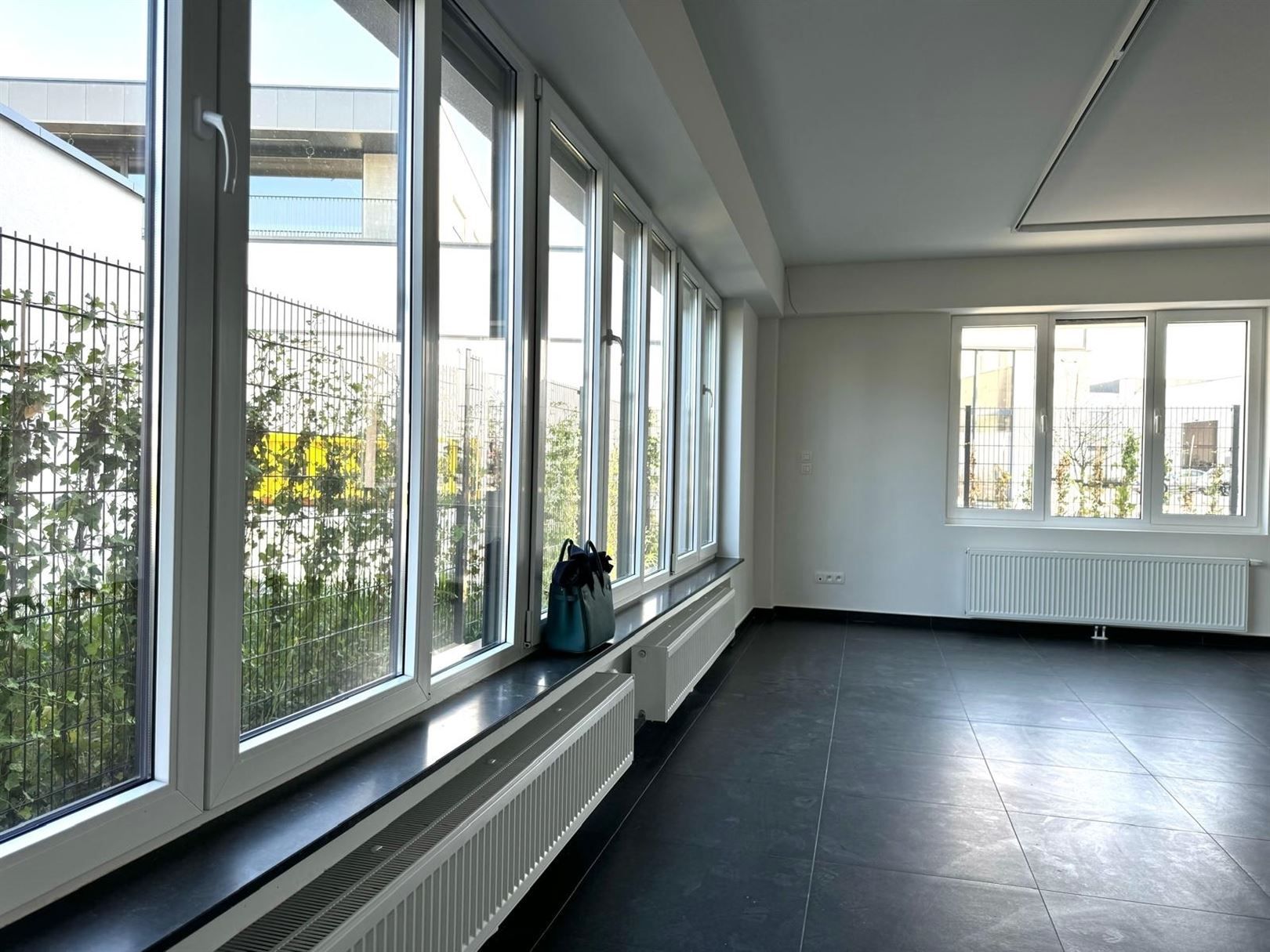 BUILDING met kantoren/appartementen 647m² langs ALBERTKANAAL. foto 7