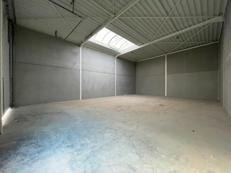 Modern magazijn van 216 m² met parkeerplaatsen op toplocatie in Evergem foto 6