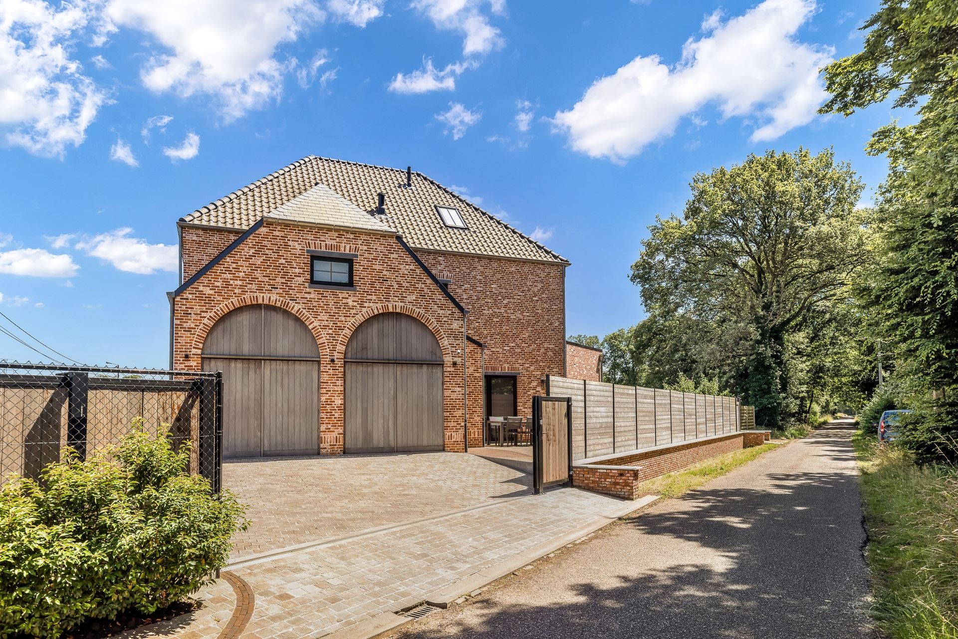 Hoogwaardig afgewerkte pastorijwoning met 5 (6) slaapkamers foto 2