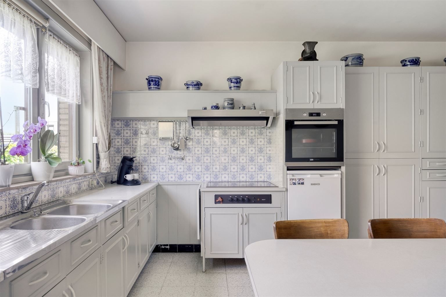 Vrijstaande woning met 4 slaapkamers, ruime tuin en garage op een riant perceel van 9a99ca, rustig gelegen nabij het centrum van Maaseik.  foto 8