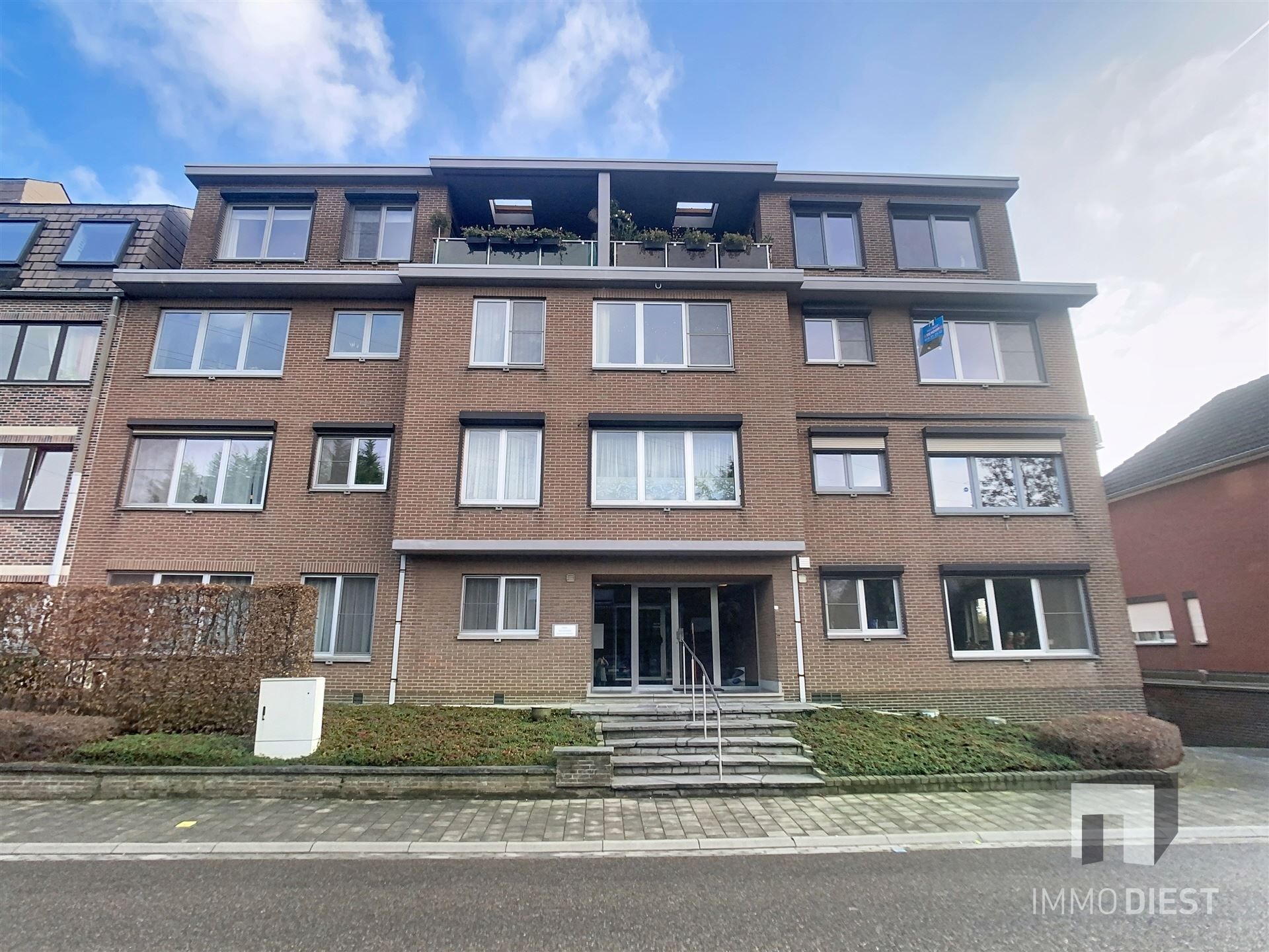 Uniek appartement (100 m²) met 3 slaapkamers, dubbele garage, lift en kelder op een toplocatie in Leuven! foto 3