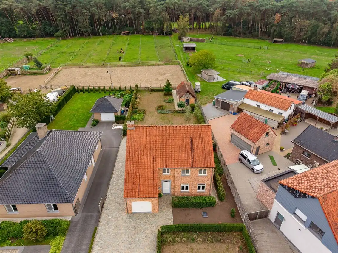 Instapklare, verrassend ruimle woning in landelijke omgeving foto 58