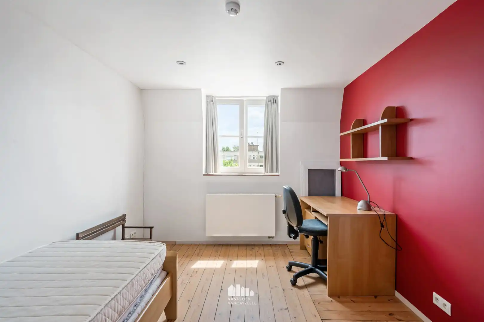 Exclusief en karaktervol herenhuis met 6 slaapkamers, inpandige garage en zonnige stadstuin in hartje Ieper foto 28