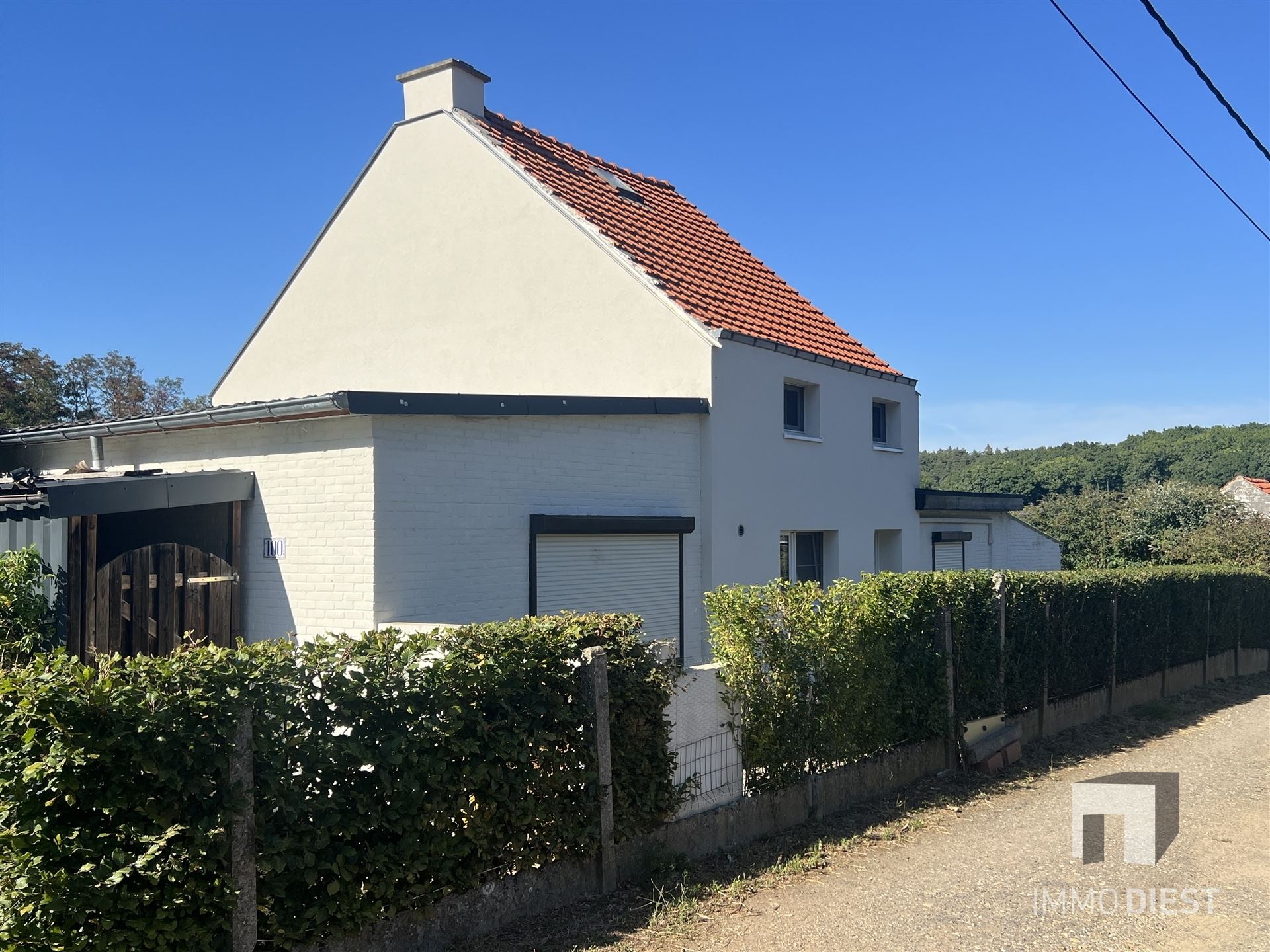 Charmante gerenoveerde woning met 4 slpkmrs foto 2