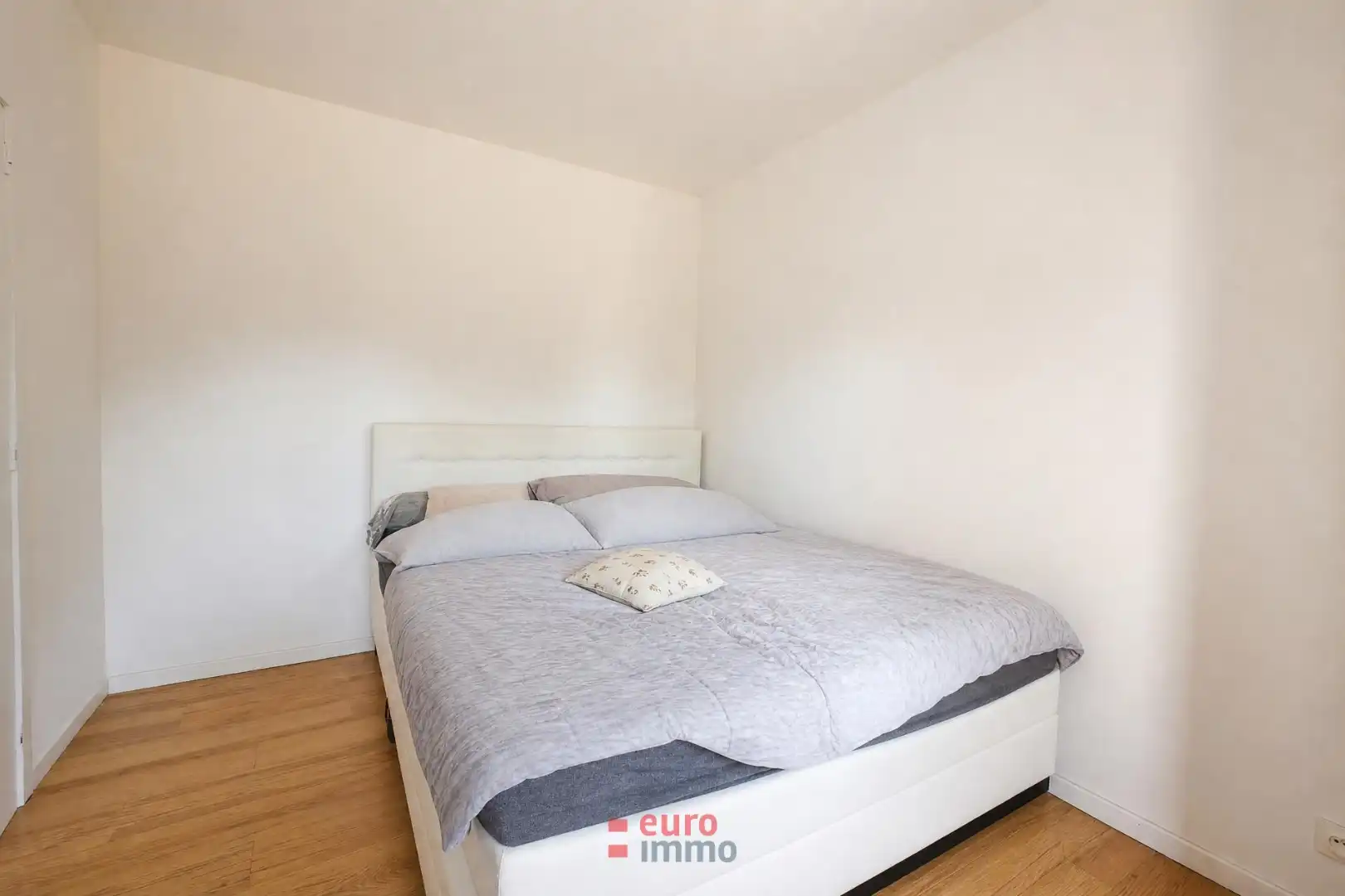 Héél charmante, gesloten woning met 3 slaapkamers én garage te koop in De Panne! foto 14