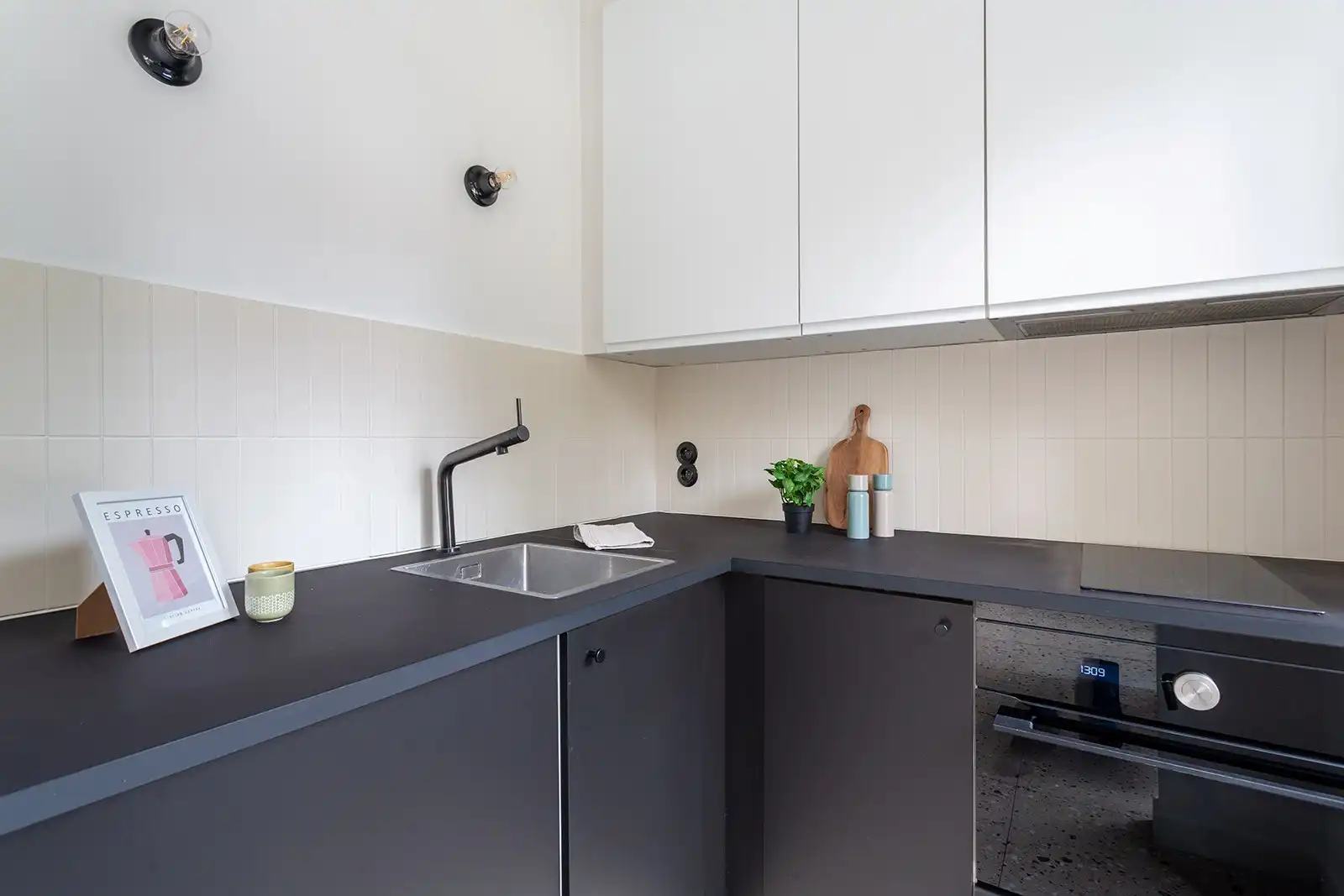 Moderne, lichtrijke studio op rustige locatie met groen uitzicht foto 6