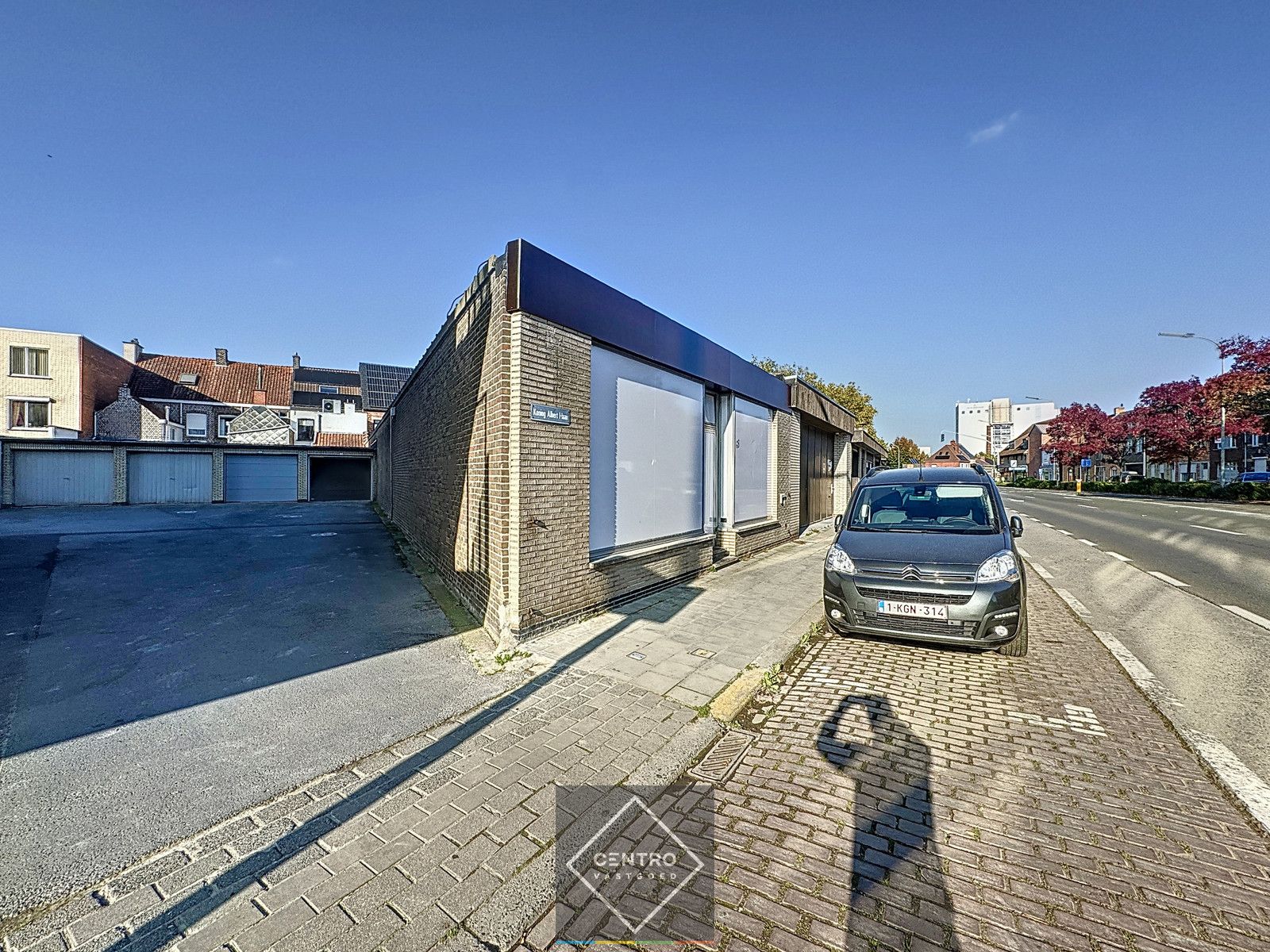 Te renoveren handelspand (233m2) langs invalsweg van Roeselare! foto 2