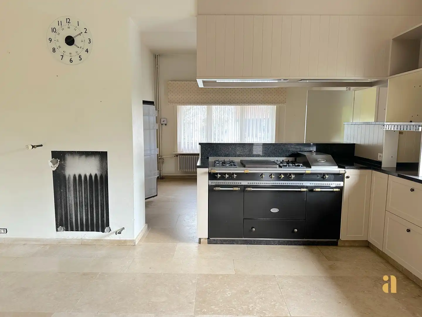 Te huur: royale woning met zwembad foto 11