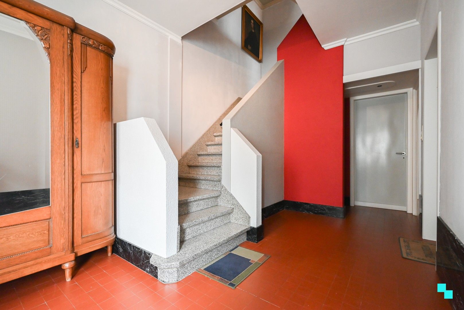Kleurrijke kubistische burgerwoning in hartje Izegem foto 2
