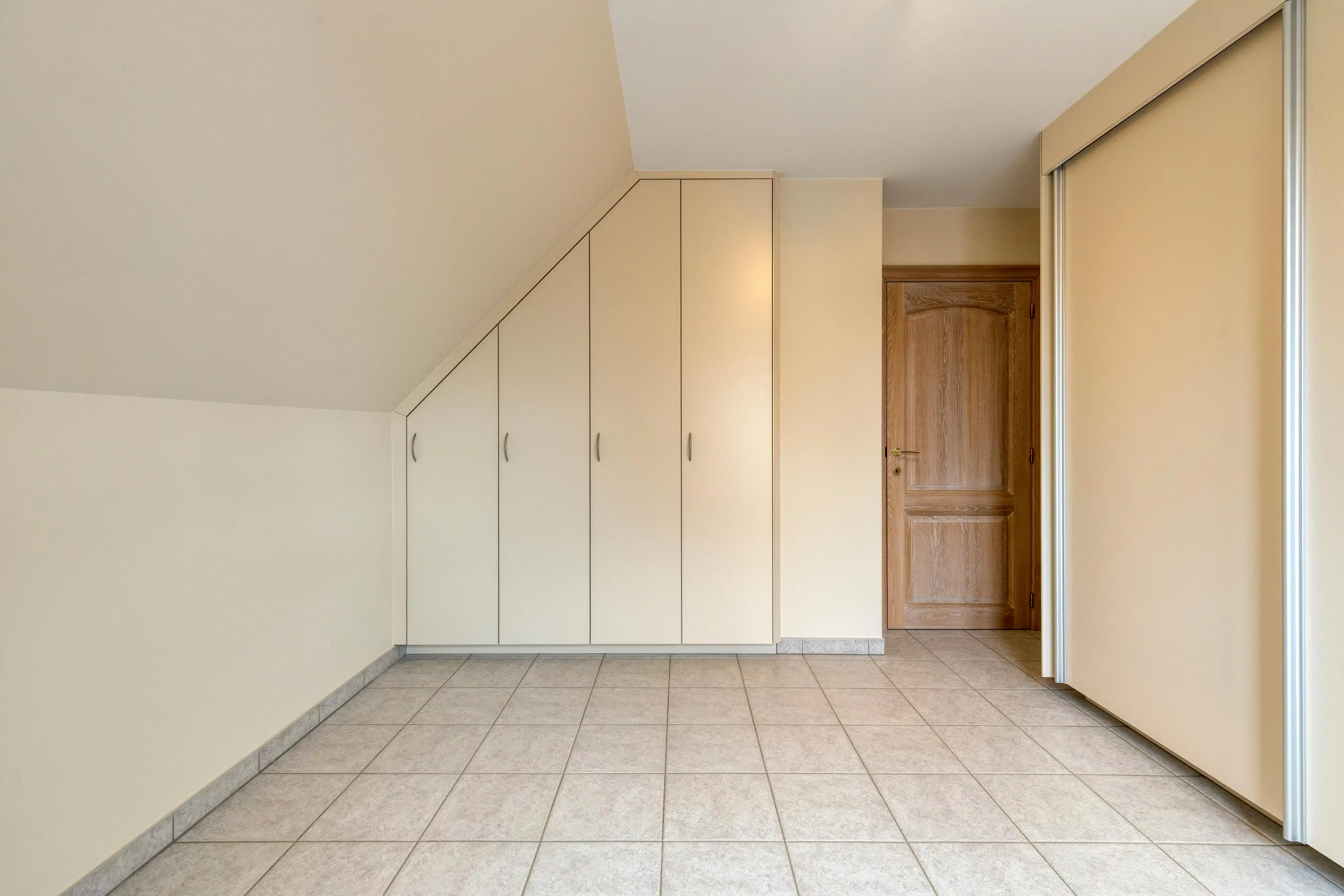 Instapklare gezinswoning in rustige wijk te Roeselare foto 13