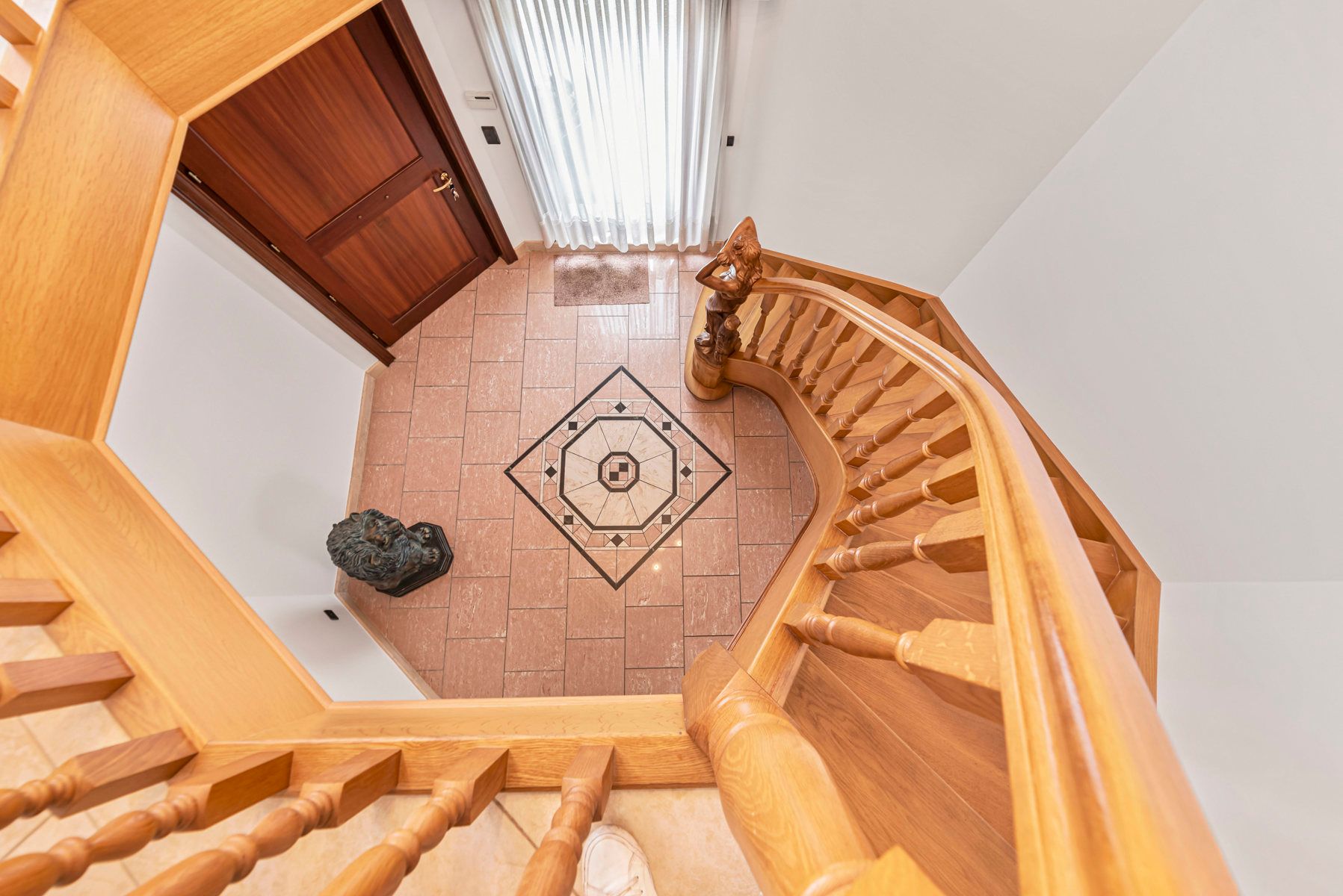 Unieke villa met prachtige tuin foto 6
