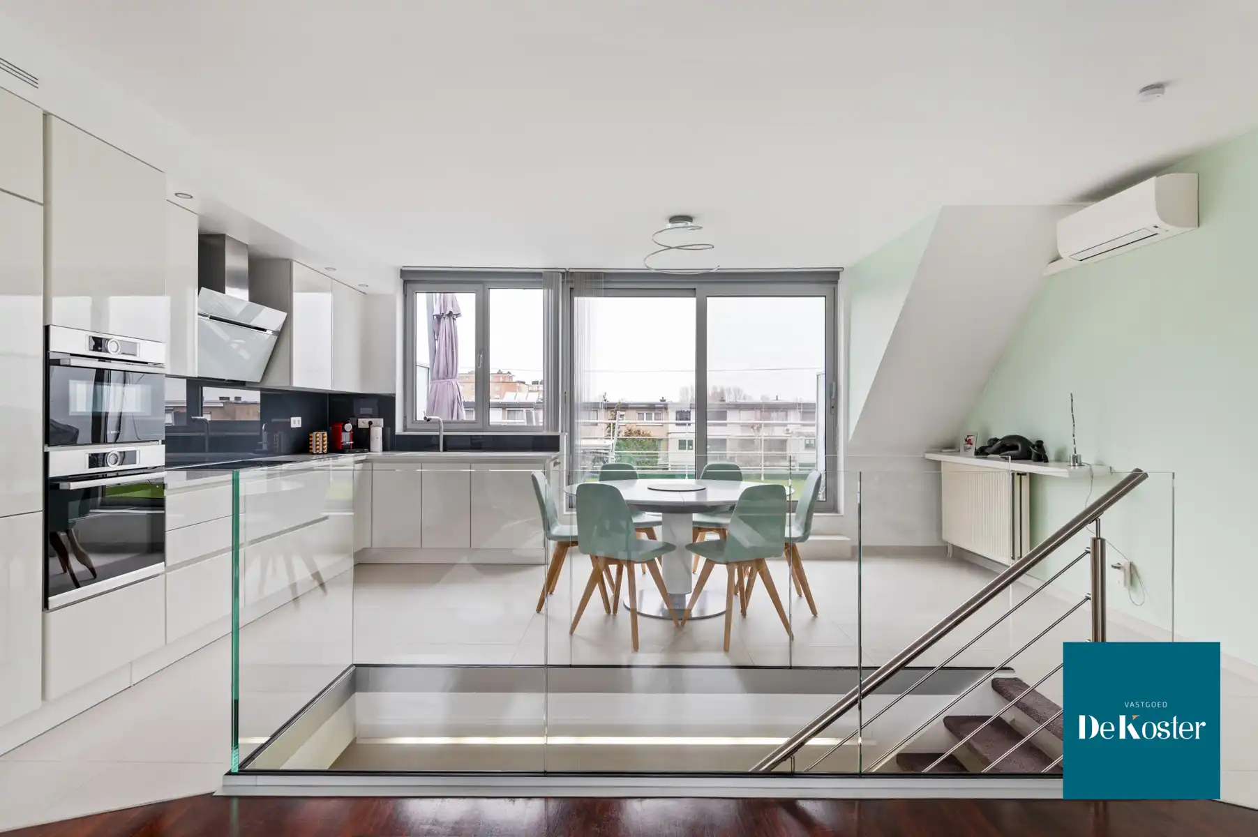 Stijlvol duplexappartement met ruim terras en garage foto 9