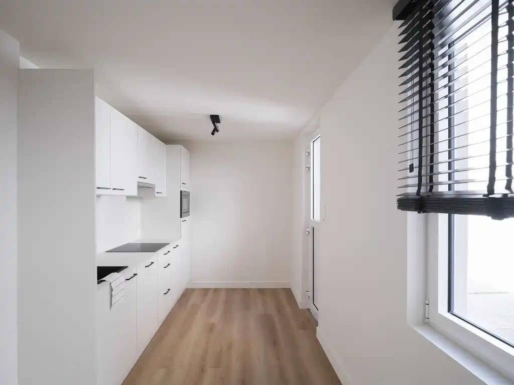 Instapklare en karaktervolle herenwoning (= kantoor) met buitenruimte aan de gegeerde Coupure foto 9