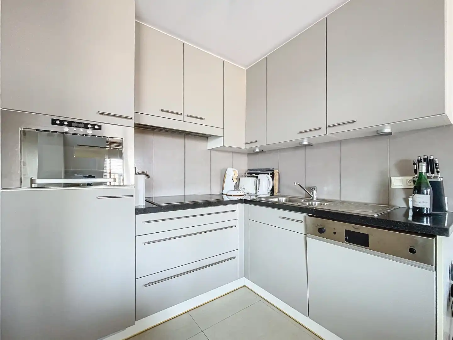 Instapklaar appartement i/h centrum van Sint-Idesbald. foto 3