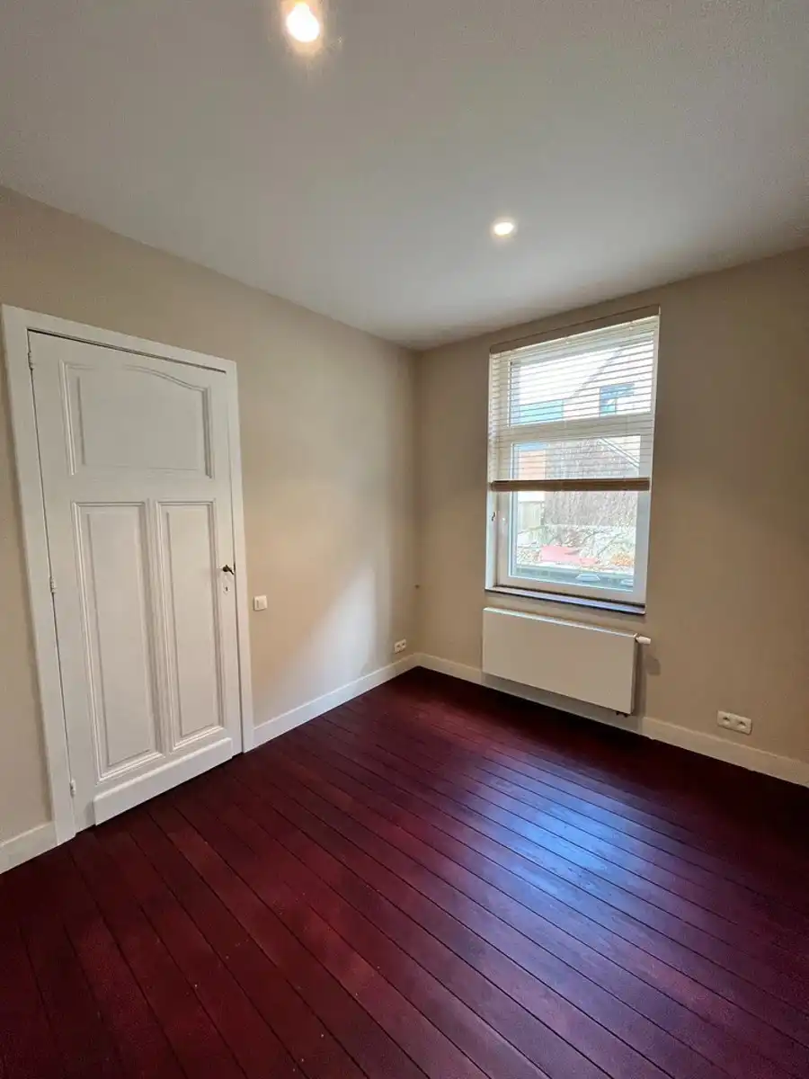 Gerenoveerd duplex appartement met tuin in centrum Leuven te huur foto 16