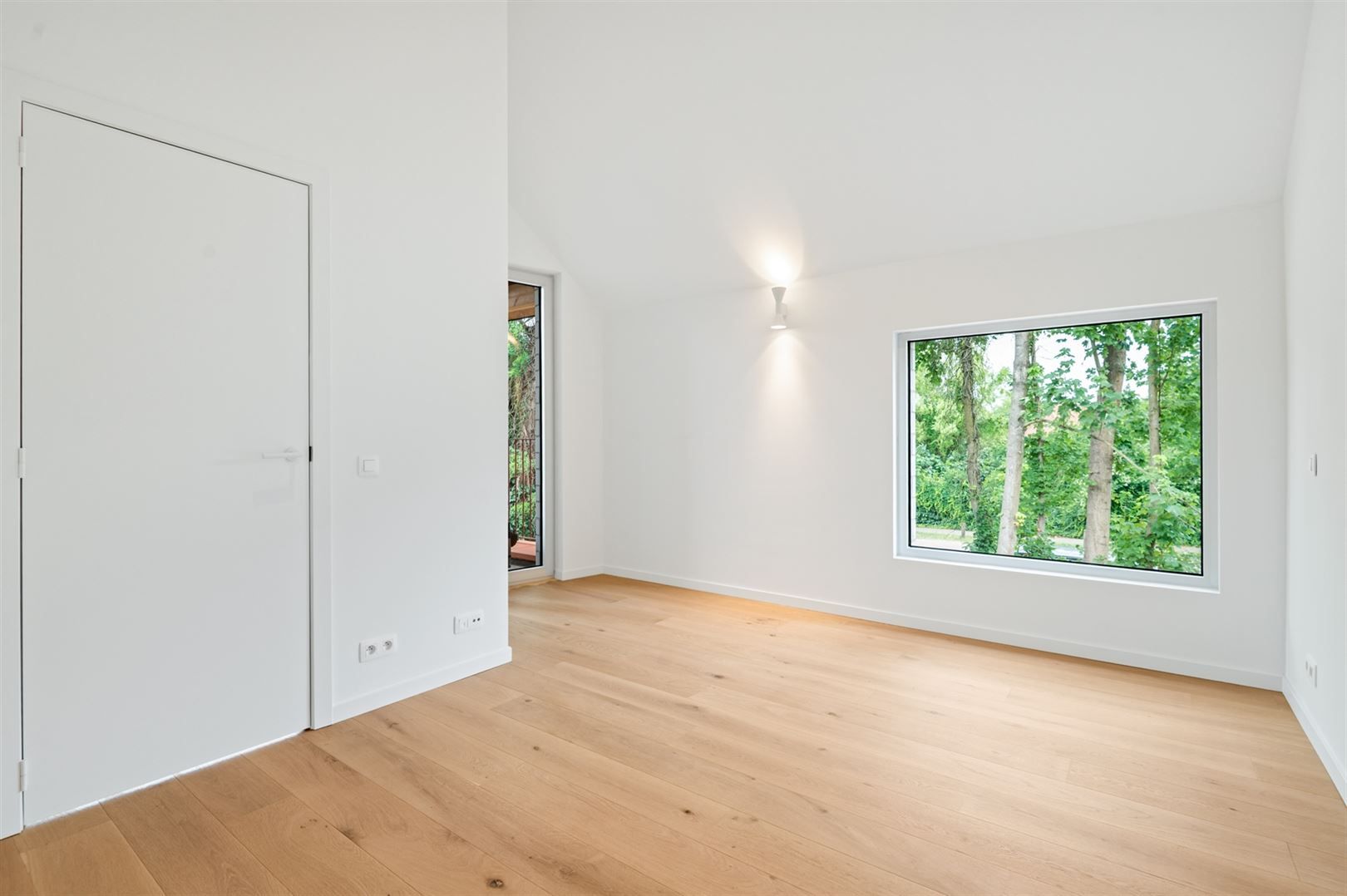 Luxe nieuwbouwappartement met terras, tuin en parking. foto 11