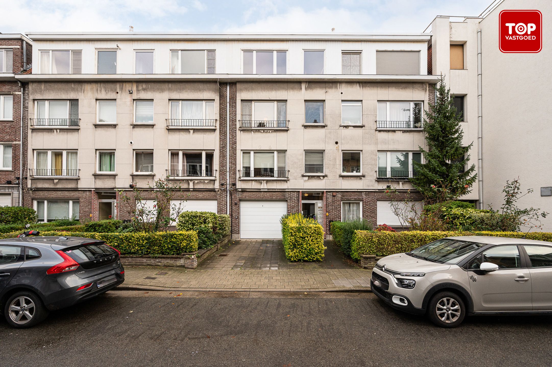 Op te frissen tweeslaapkamerappartement nabij de Stationsbuurt Gent-Sint-Pieters. foto 2