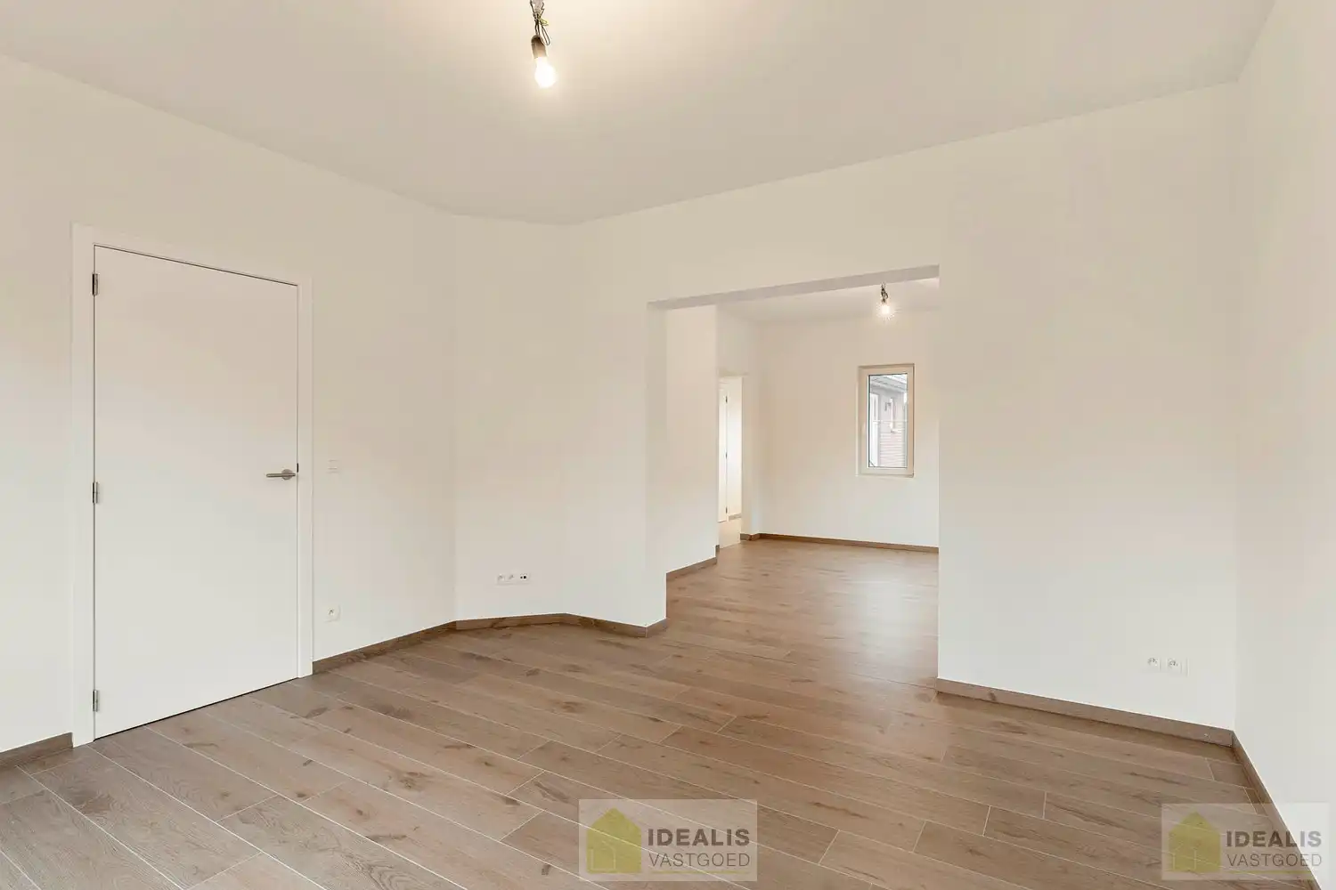 IDEALIS VASTGOED – Schitterend volledig vernieuwde woning met een heerlijke open leefruimte, luxe keuken, 3 ruime slaapkamers, twee badkamers én een ruime wasplaats! Dit heerlijke huis bevindt zich op een perceel van maar liefst 7a 94ca vlak bij het centrum van Eksel - EEN MUST VISIT! - foto 8