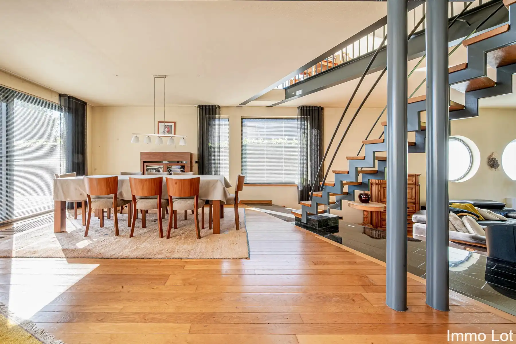 Villa met multifunctioneel bijgebouw, garage en ruime tuin foto 6