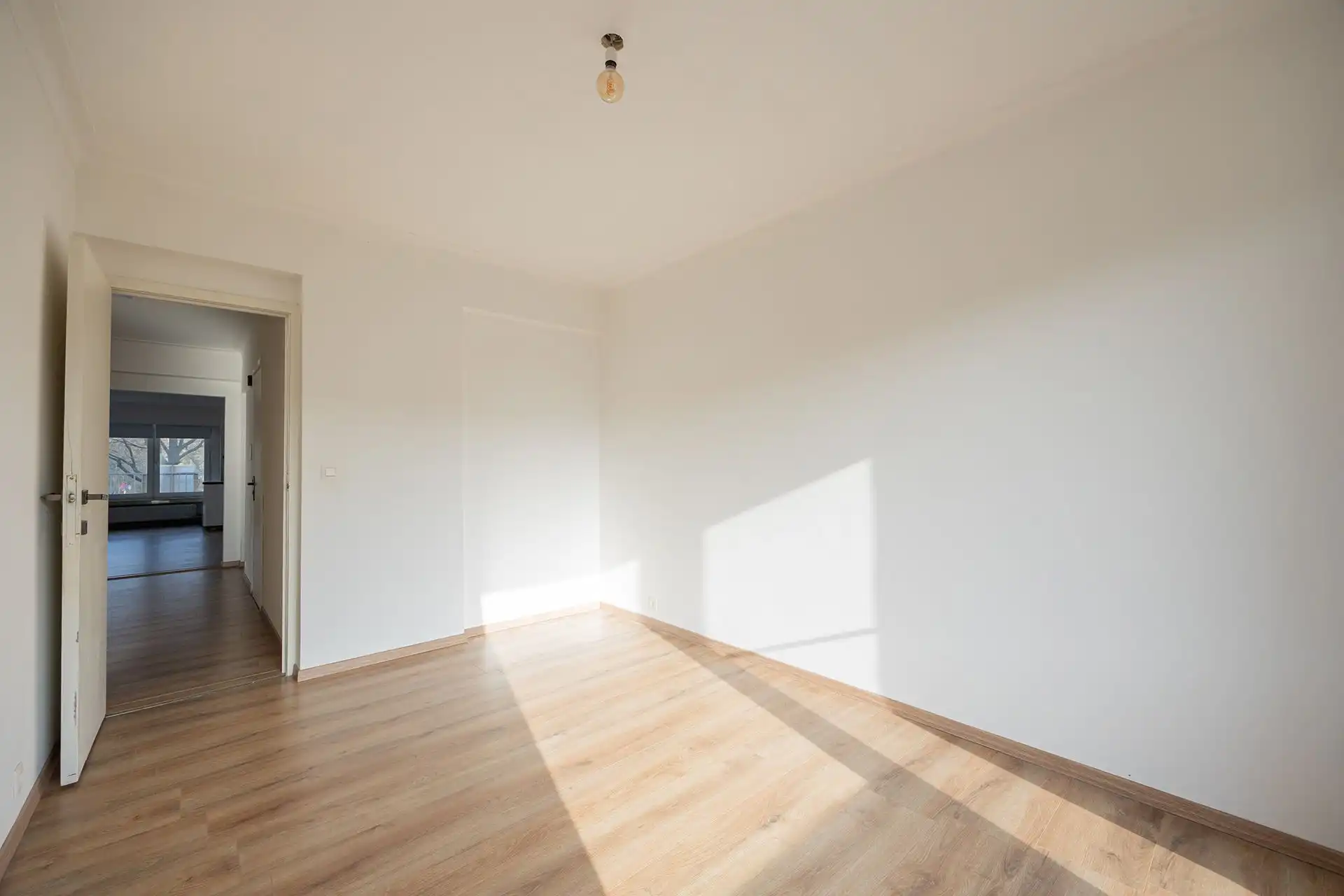 Instapklaar, lichtrijk appartement met terras en staanplaats foto 9