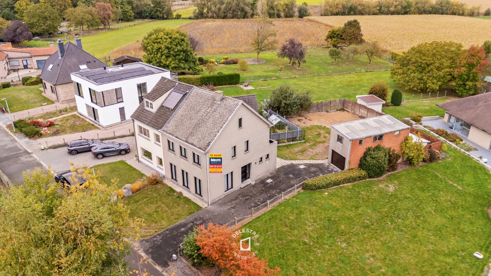 Hoofdfoto van de publicatie: RUSTIG GELEGEN HALFOPEN MET TUIN EN GARAGE