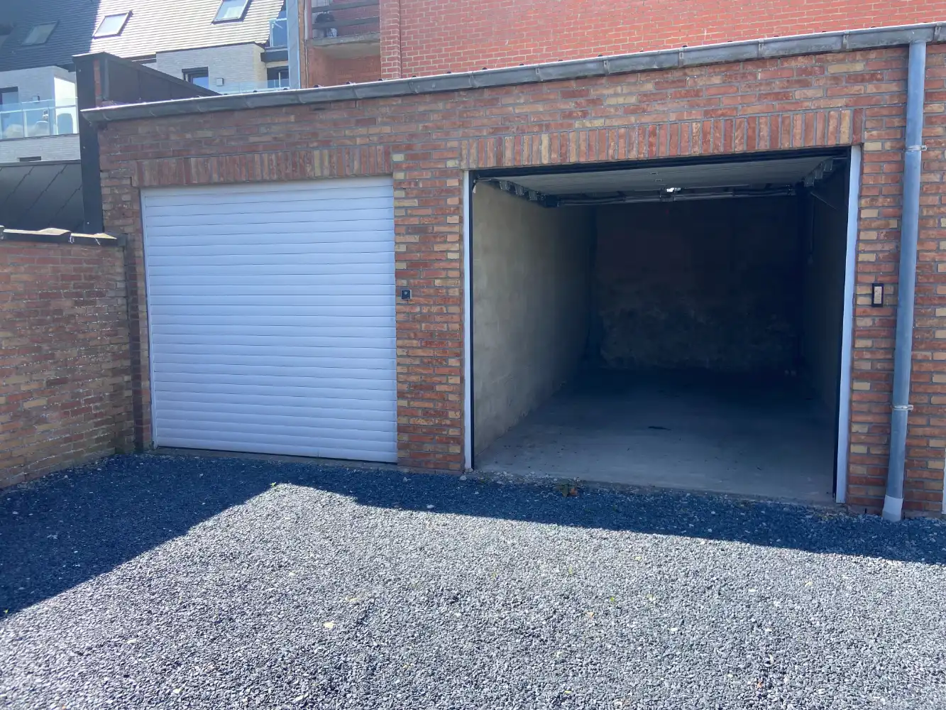 Gesloten garagebox vlakbij Zeedijk foto 5