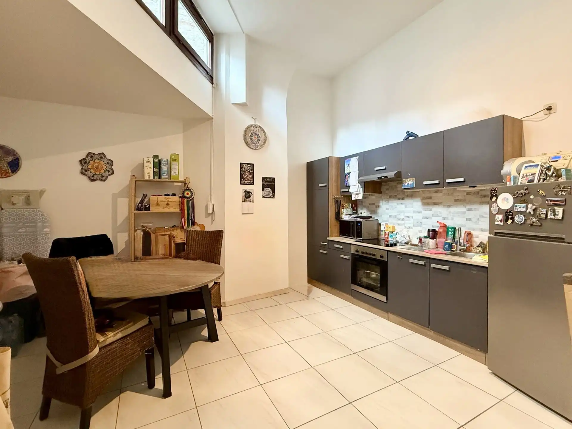 Ruim 2 slkappartement van 110 m² in karaktervol gebouw foto 2