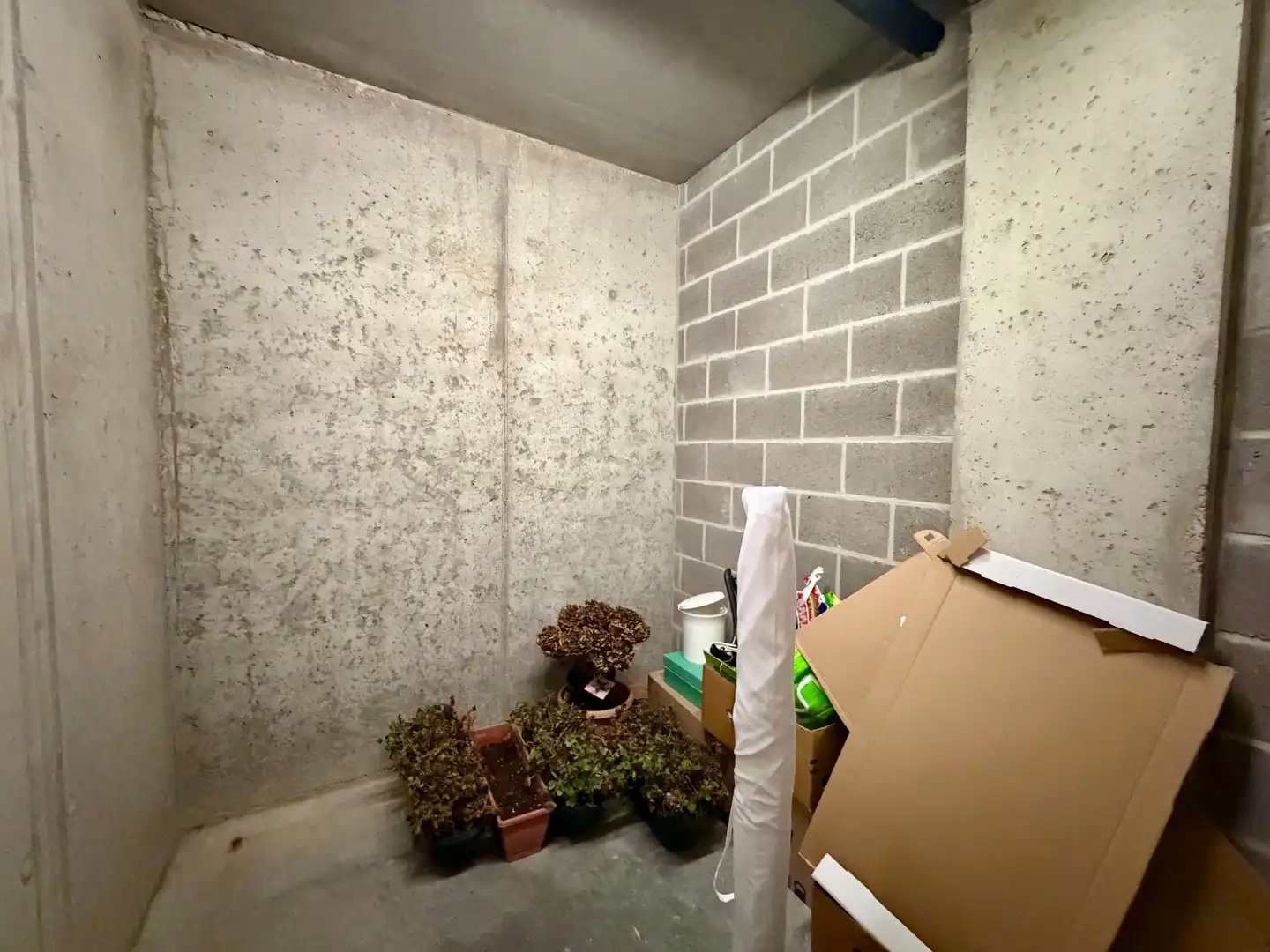 Instapklaar tweeslaapkamerappartement met terras & autostaanplaats te Brugge! foto 13