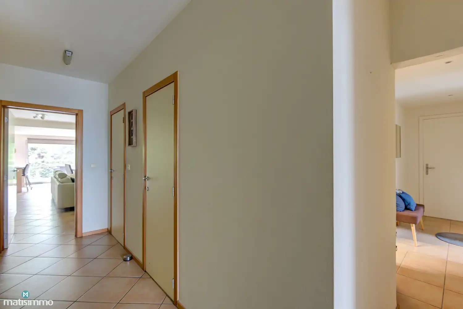 RUIM INSTAPKLAAR GELIJKVLOERS APPARTEMENT MET TWEE SLAAPKAMERS EN TUIN TE ZUTENDAAL foto 3