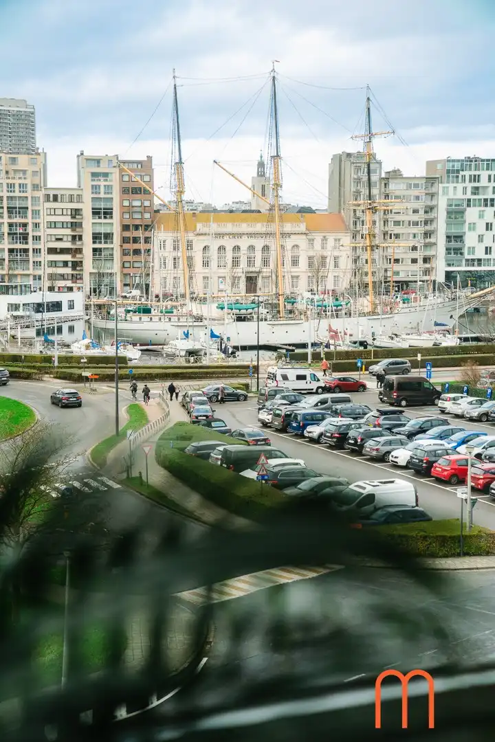 Stijlvol gemeubeld appartement met uniek zicht op jachthaven en Mercator foto 8
