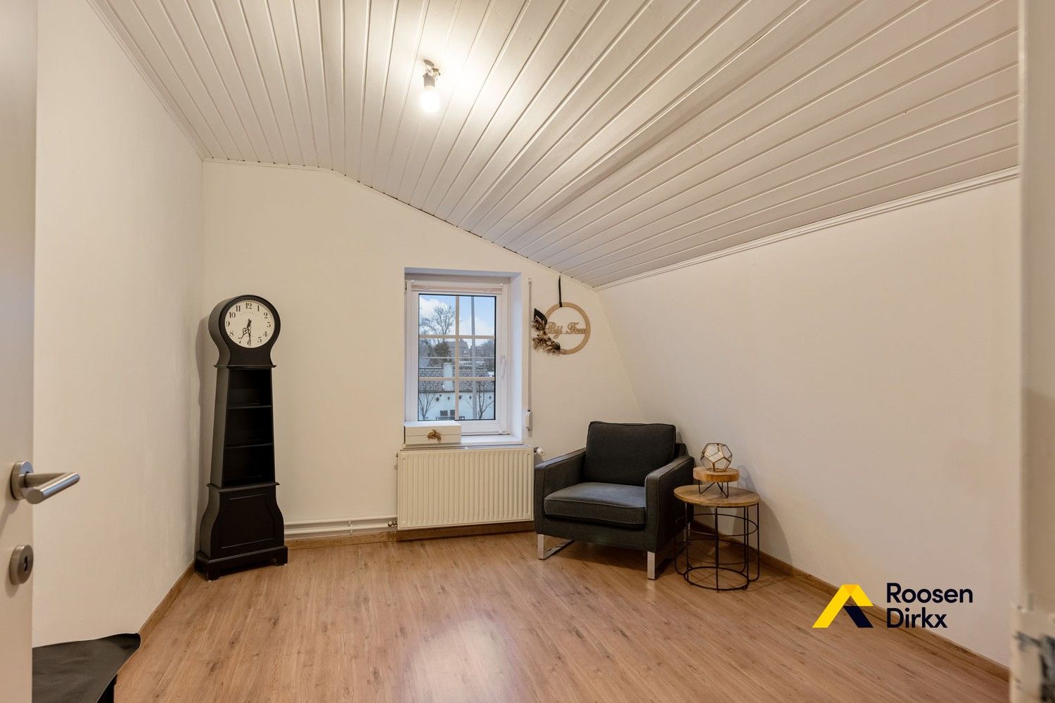 Karaktervolle gezinswoning met 3 slaapkamers, praktijkruimte en pool house op 6a13ca foto 27