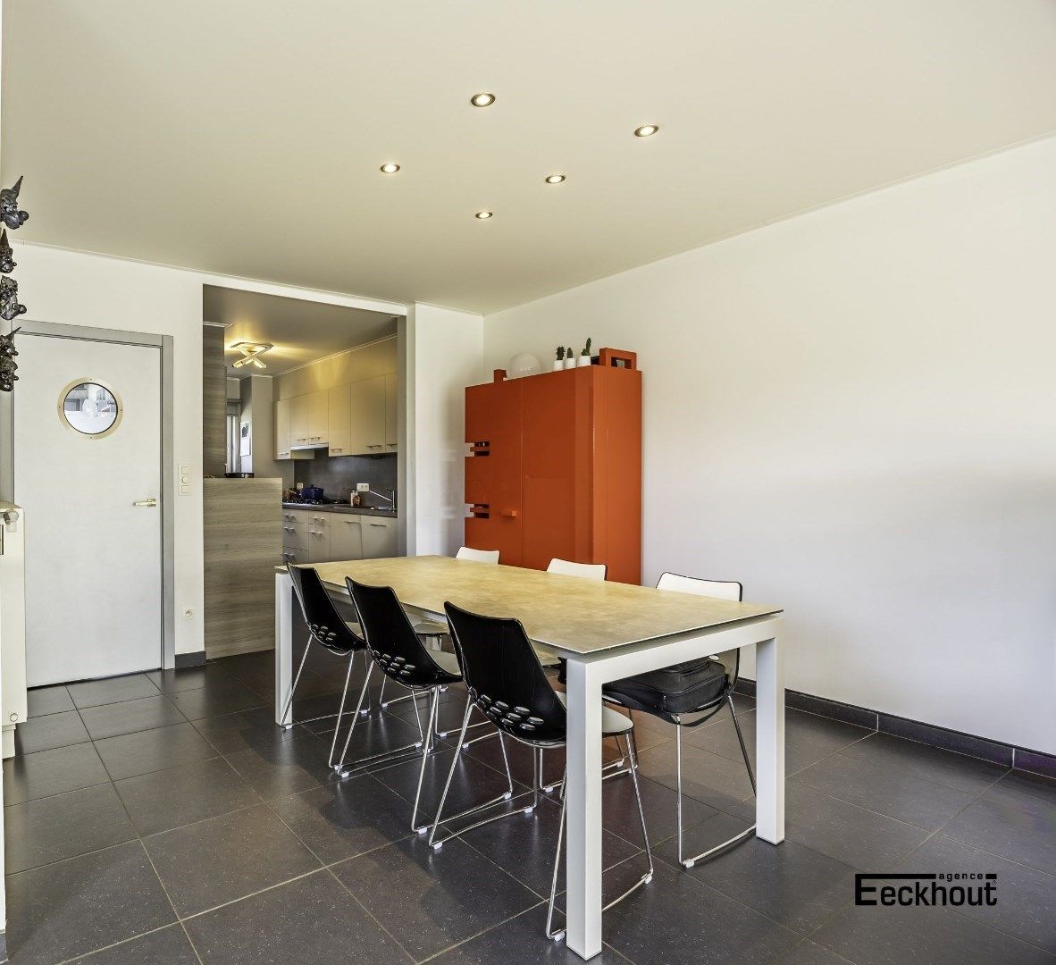 Recente halfopen woning met zonnige tuin & carport te Bredene! foto 6