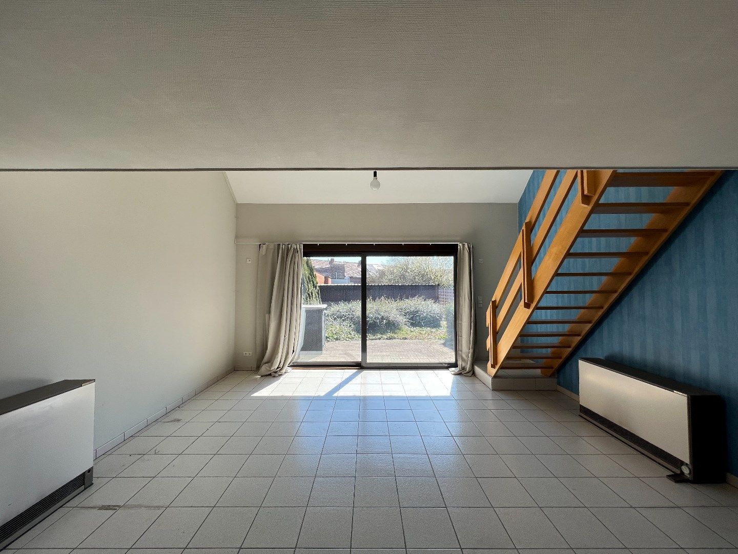 GEZELLIG GELIJKVLOERS APPARTEMENT TE HUUR IN LANGEMARK foto 2