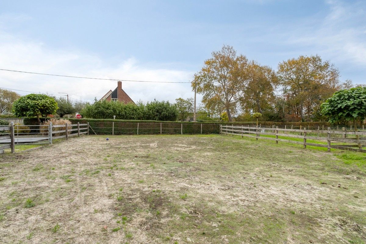 Ruime instapklare hoeve met diverse bijgebouwen foto 24