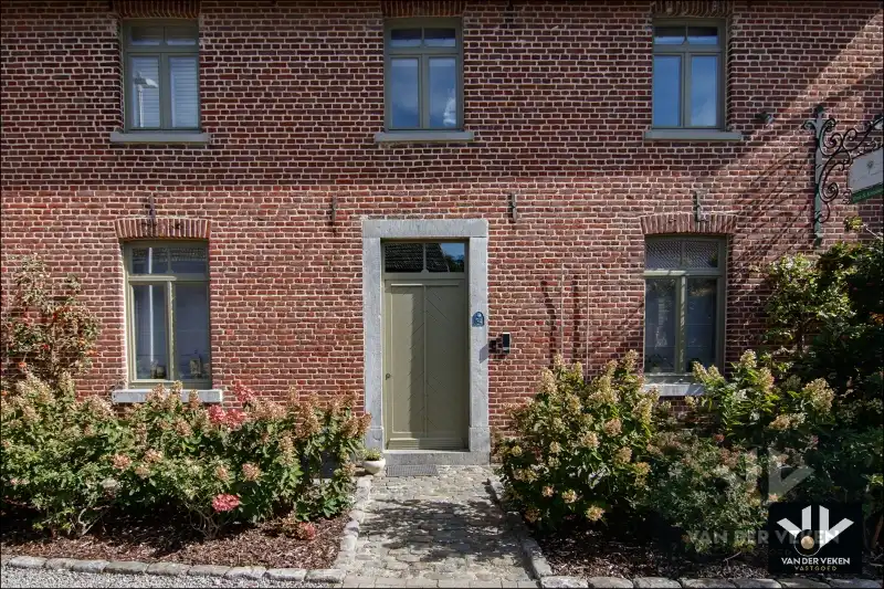 Volledig gerenoveerde, instapklare hoeve met authentieke elementen en sfeer in het hart van Haspengouw - een charmante woning én een ideale locatie om uw evenementenlocatie, B&B, kantoor, ... te vestigen! foto 4