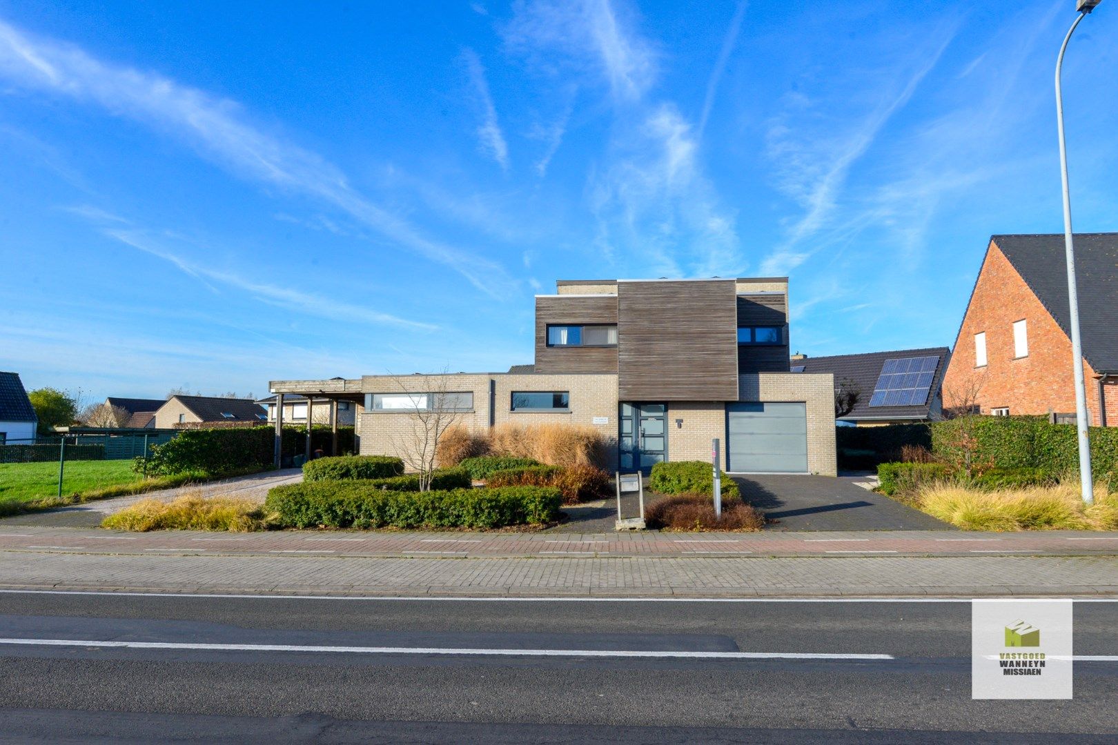 Alleenstaande verzorgde woning met 4 slaapkamers, bureau en praktijkruimte (60m2) foto {{pictureIndex}}