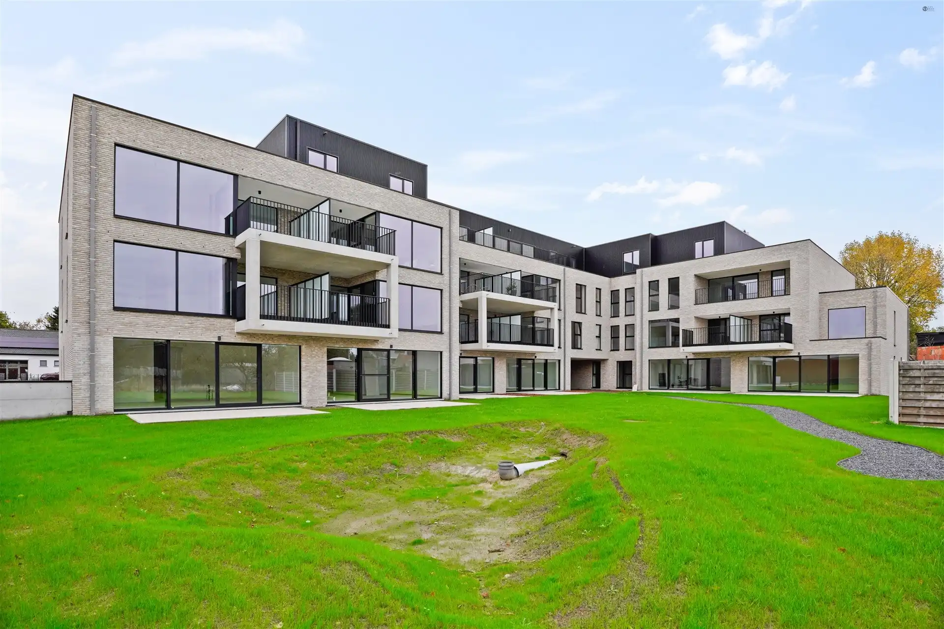 Top gelegen 2 slaapkamer appartement met mooi zicht foto 2