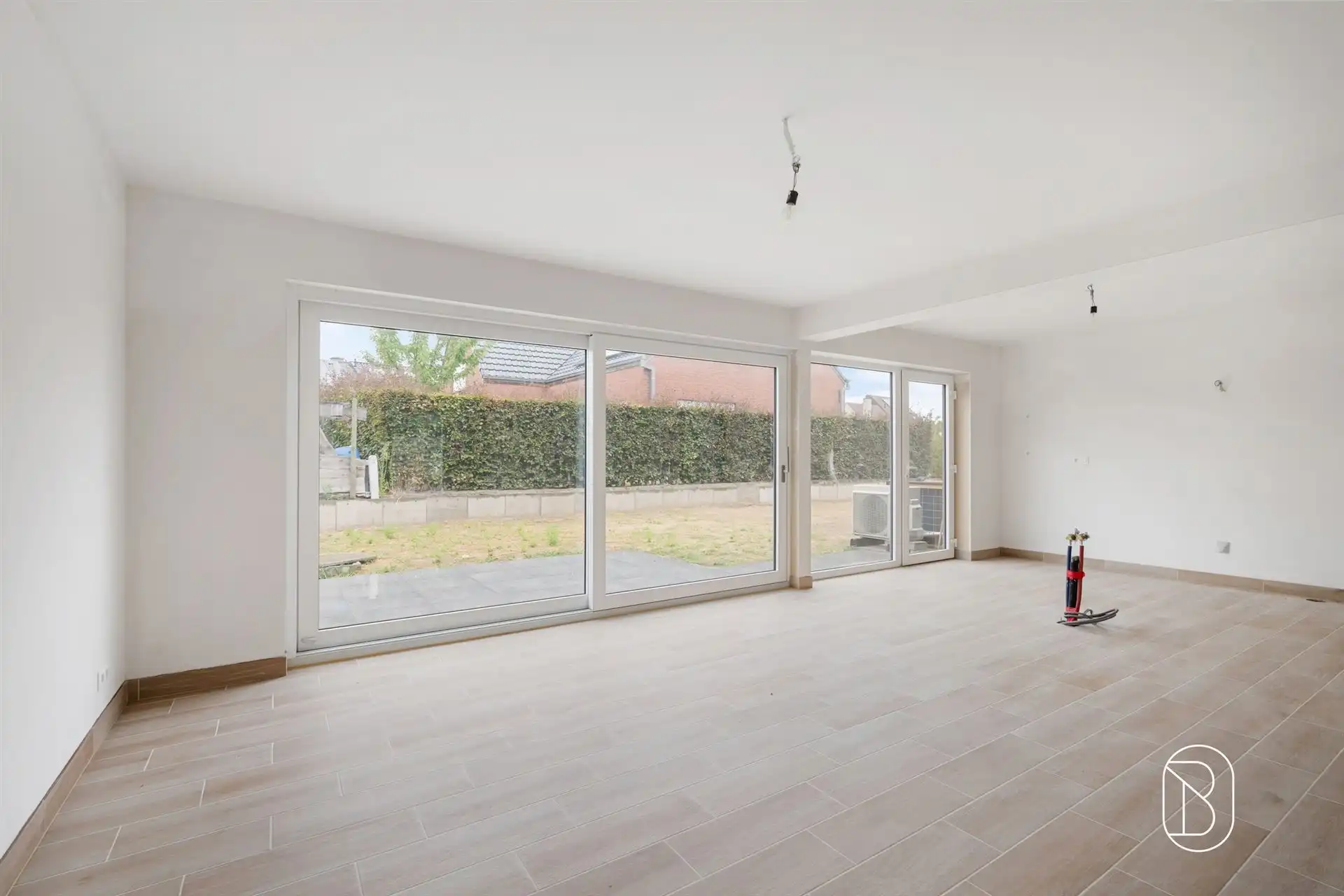 Energiezuinige nieuwbouw met 3 slk, oprit en zonnige tuin! foto 6