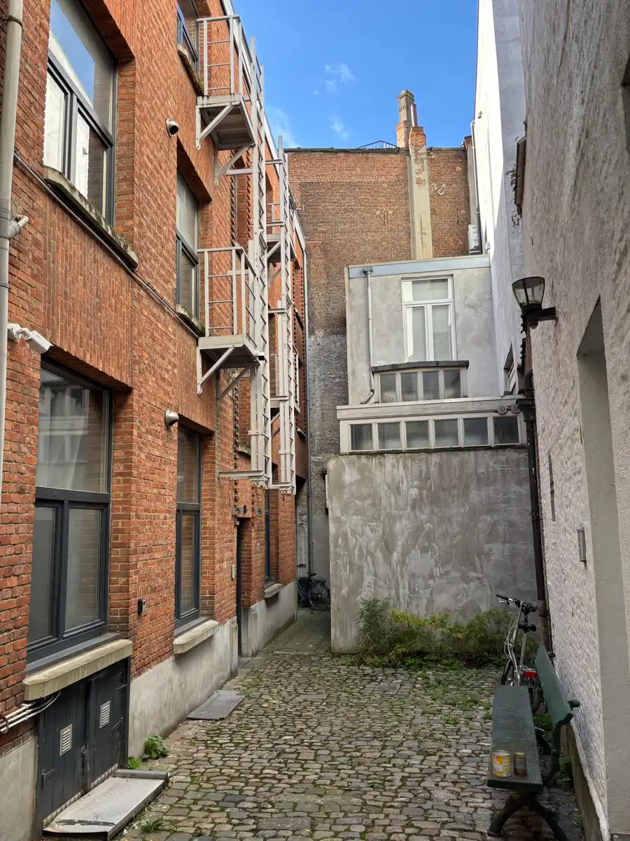 Gerenoveerd studentengebouw met zes studio's foto 8