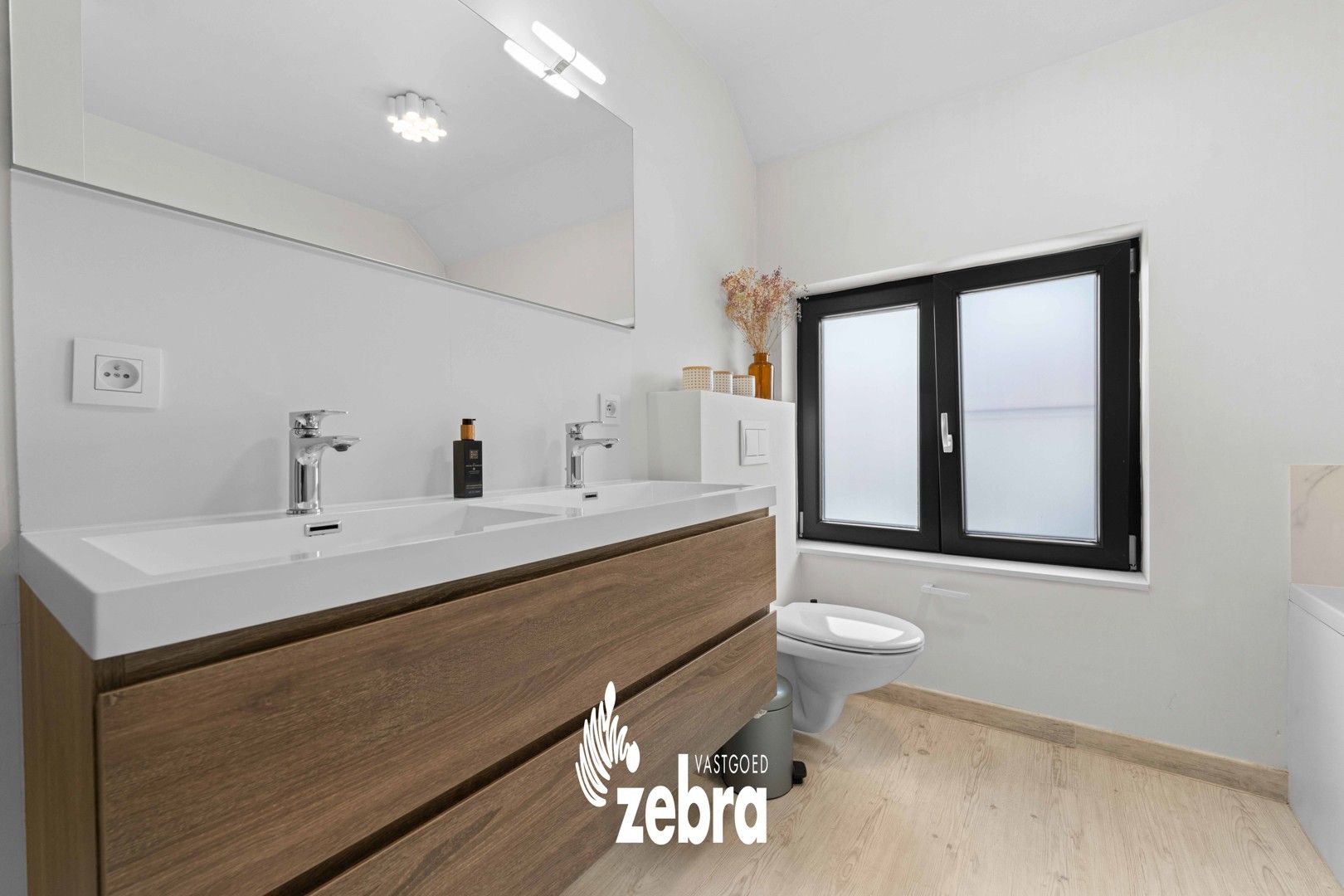 Instapklare gezinswoning met stadstuin op toplocatie in Roeselare! foto 14