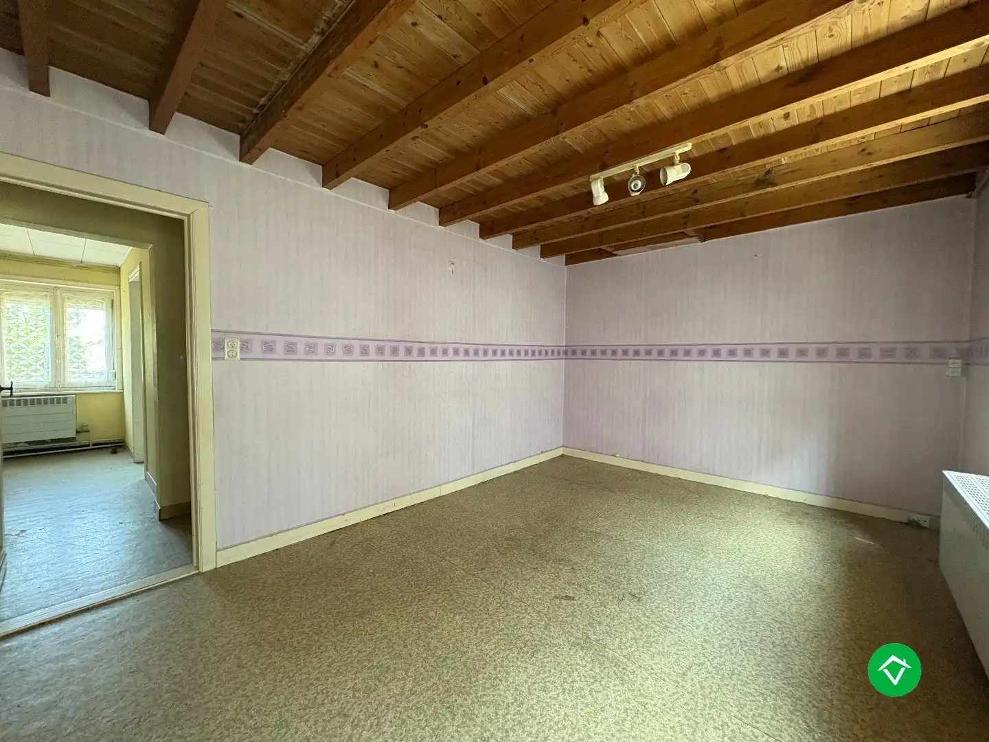 Voormalig handelspand met woonst – totaal te renoveren of te slopen tot projectgrond in centrum Koekelare foto 5