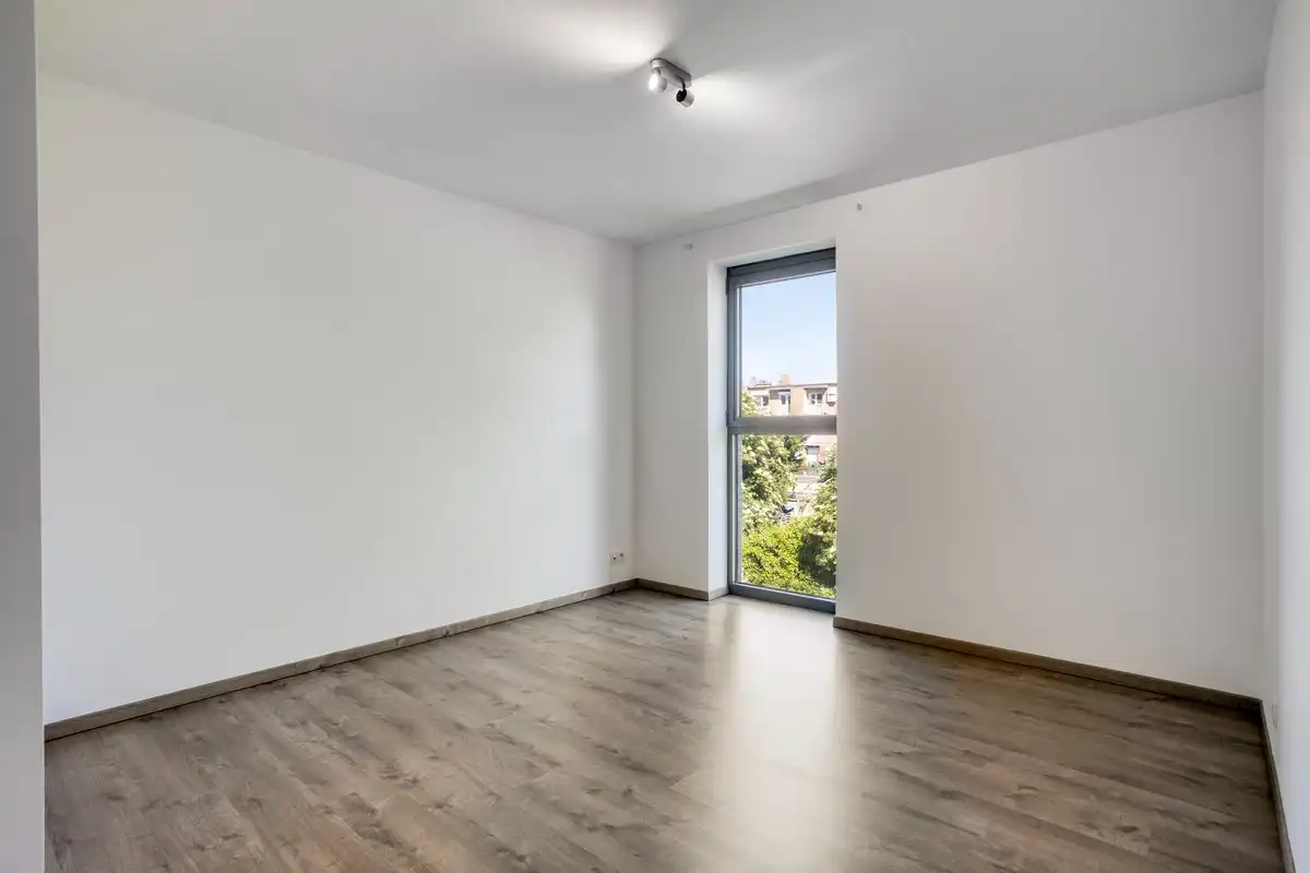 Modern appartement met terras + parkeerplaats + kelder foto 8