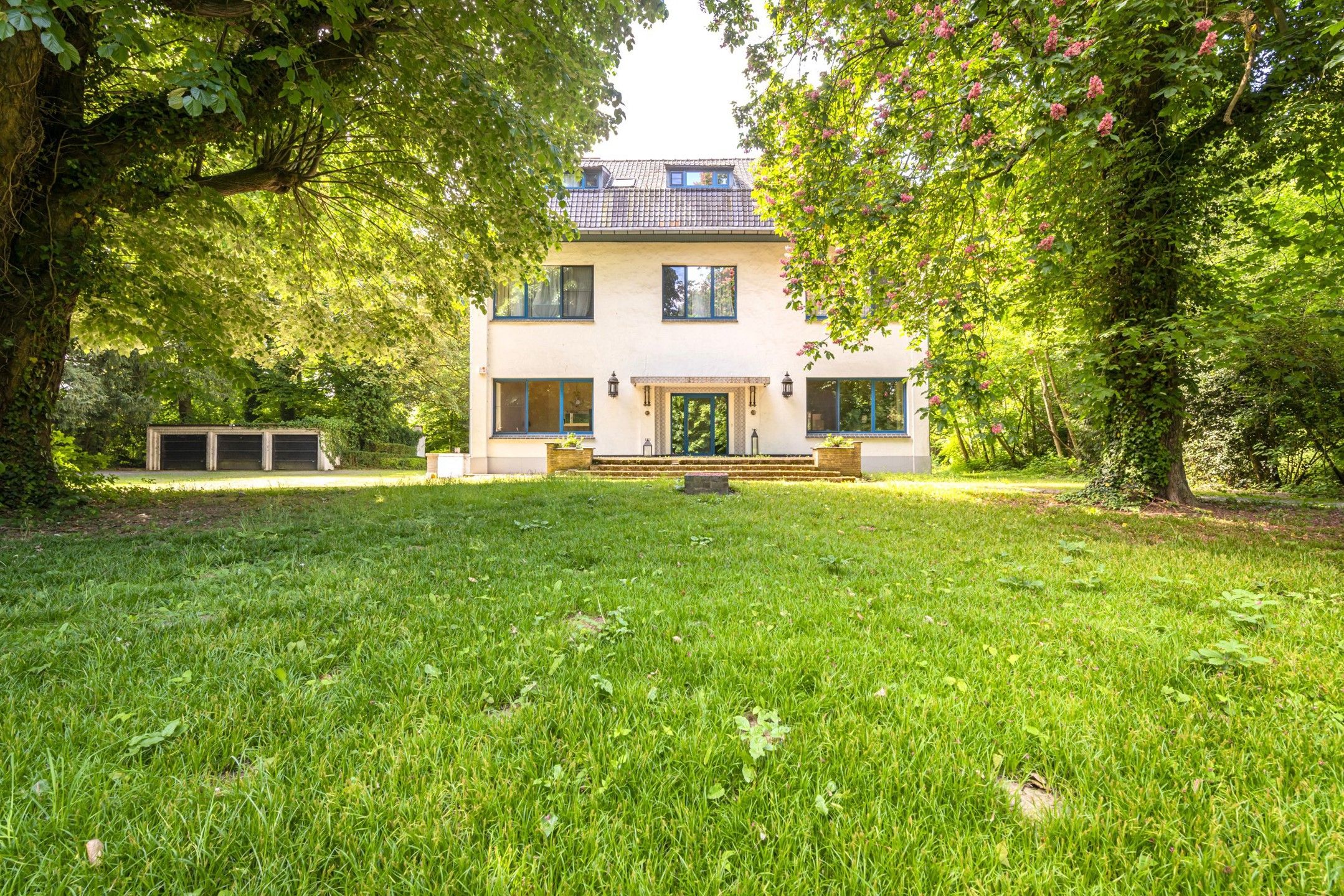 Exclusieve villa met zwembad en privédomein te Dilbeek foto 4