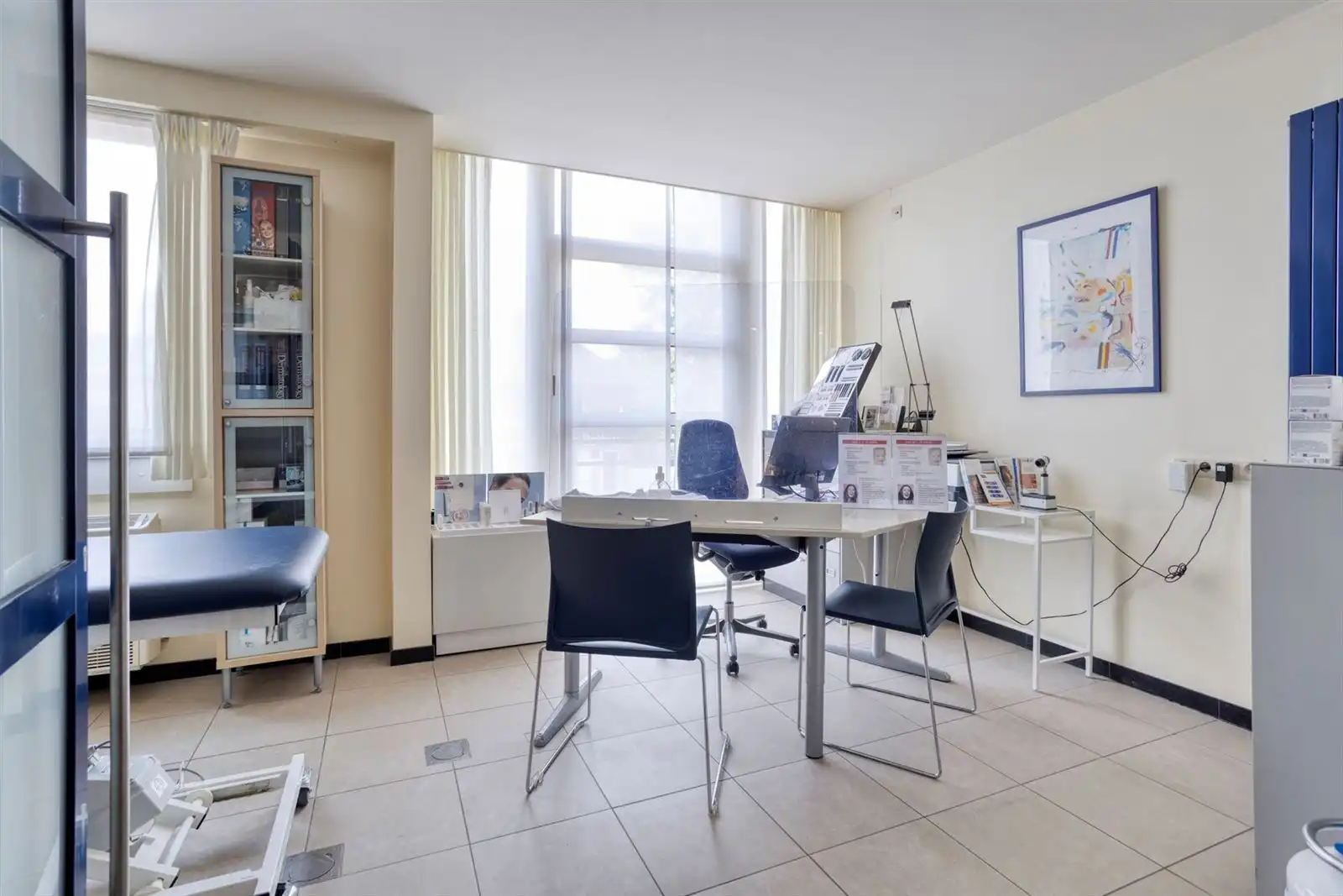 Praktijk (label B) met 4 staanplaatsen en ruim terras  foto 11