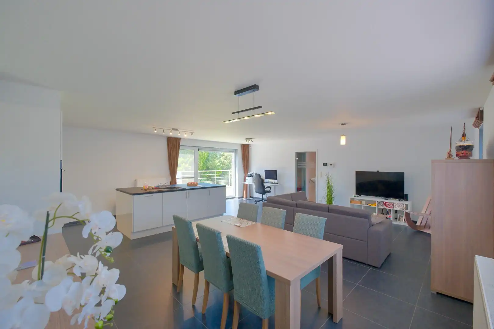 Recente bel-etage met 3 slpks, ruim terras en staanplaats foto 7