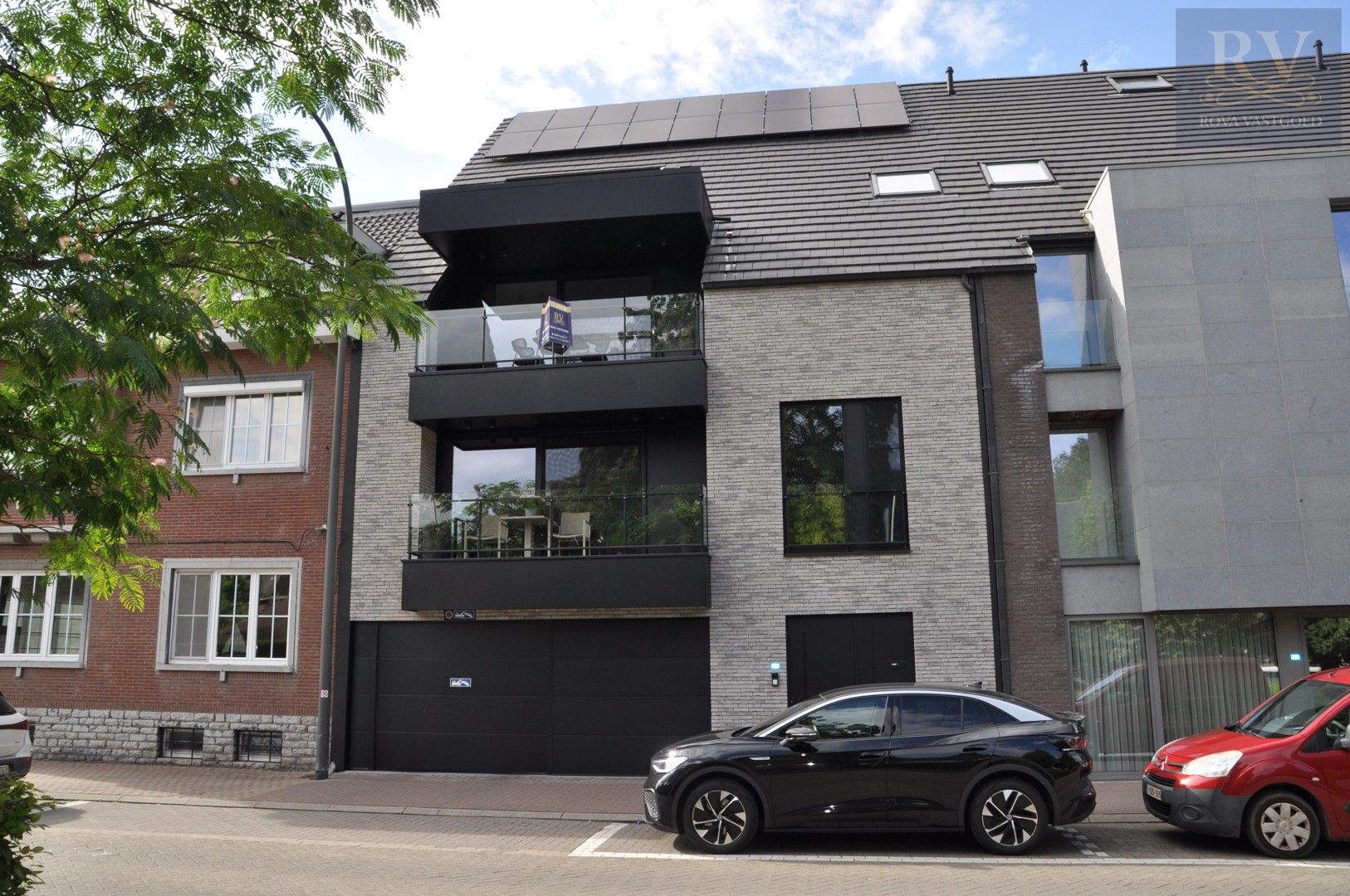 EXCLUSIEF EN KWALITATIEF APPARTEMENT VAN 183 M² MET 2 SLPK'S, 2 BADK'S EN 3 TERRASSEN IN CENTRUM BILZEN foto 1