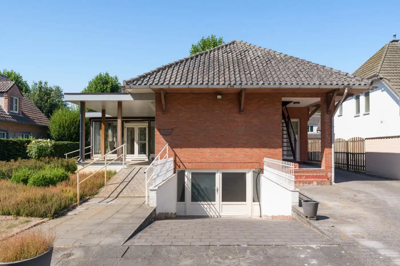 Vrijstaande laagbouwwoning met 3 slpk., garage en prachtige tuin foto 30