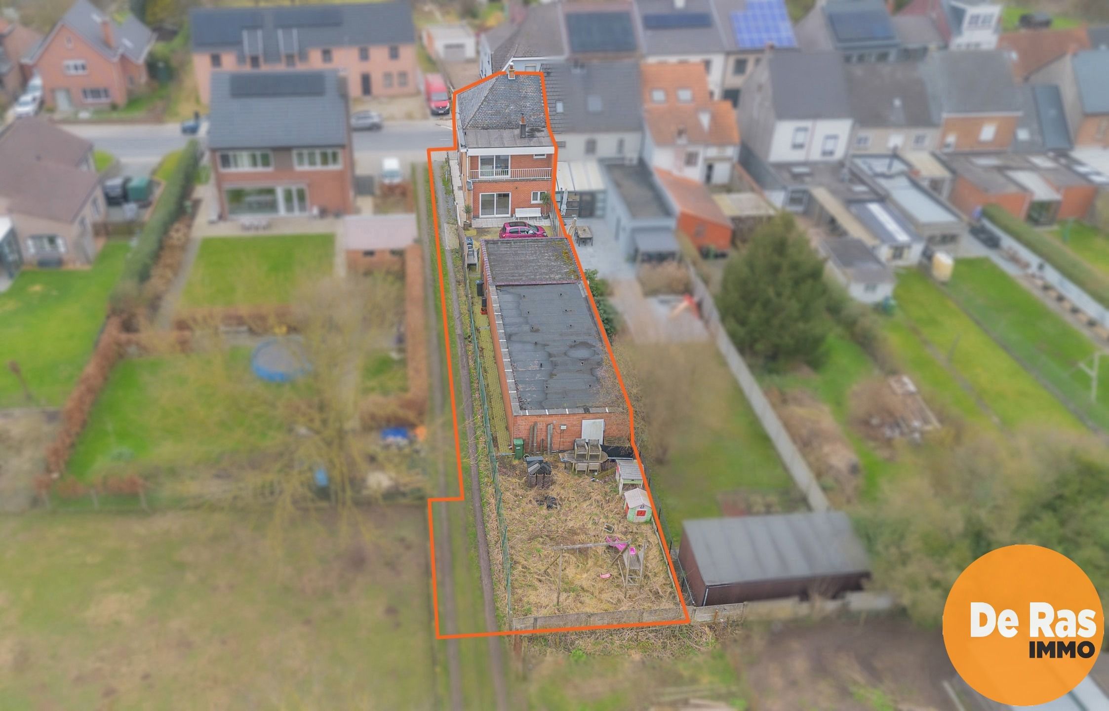ERPE-MERE - Praktische halfopen woning met garage/loods. foto 3
