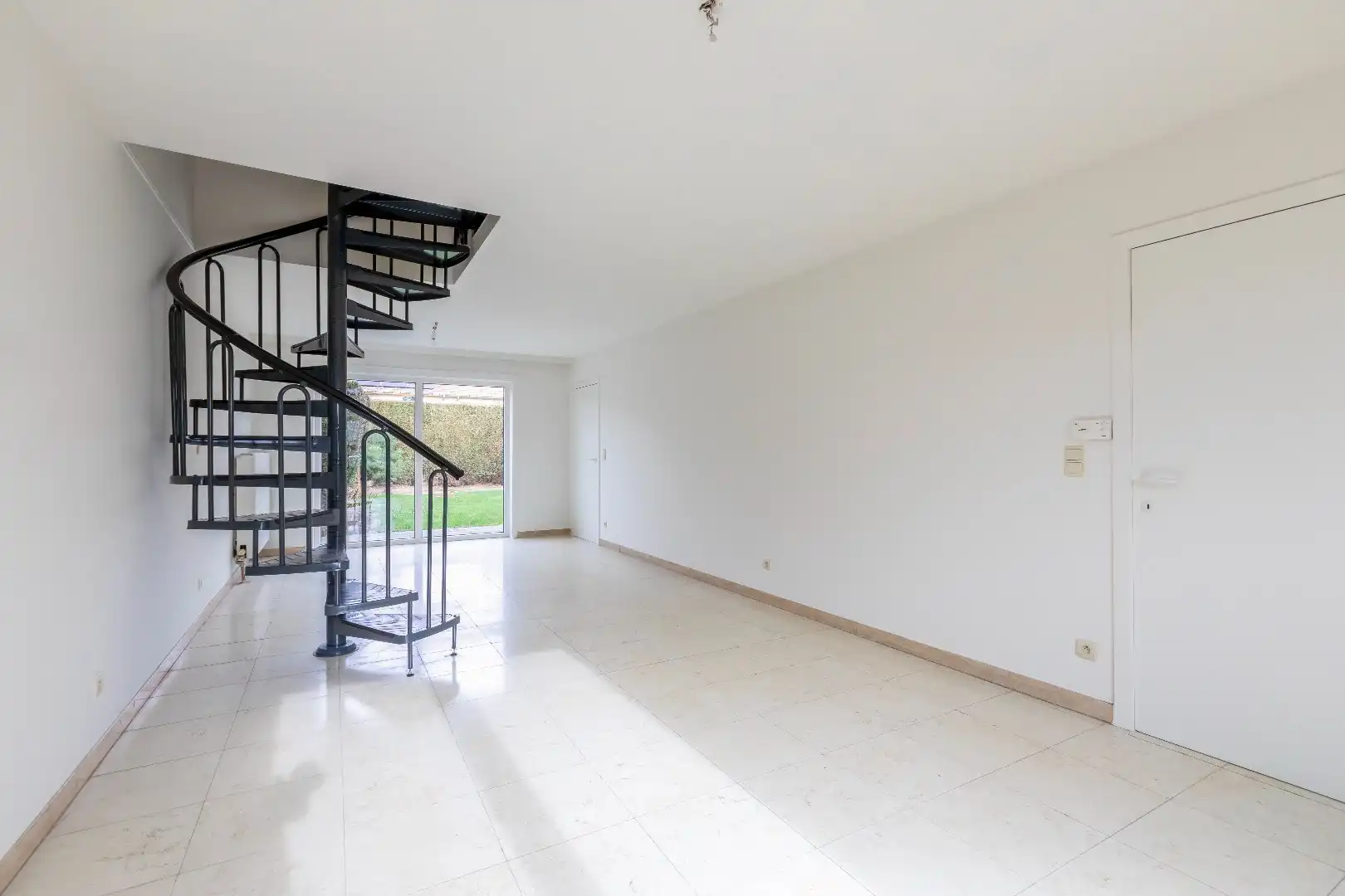 Gunstig gelegen instapklare woning in rij met garage en toffe tuin foto 4